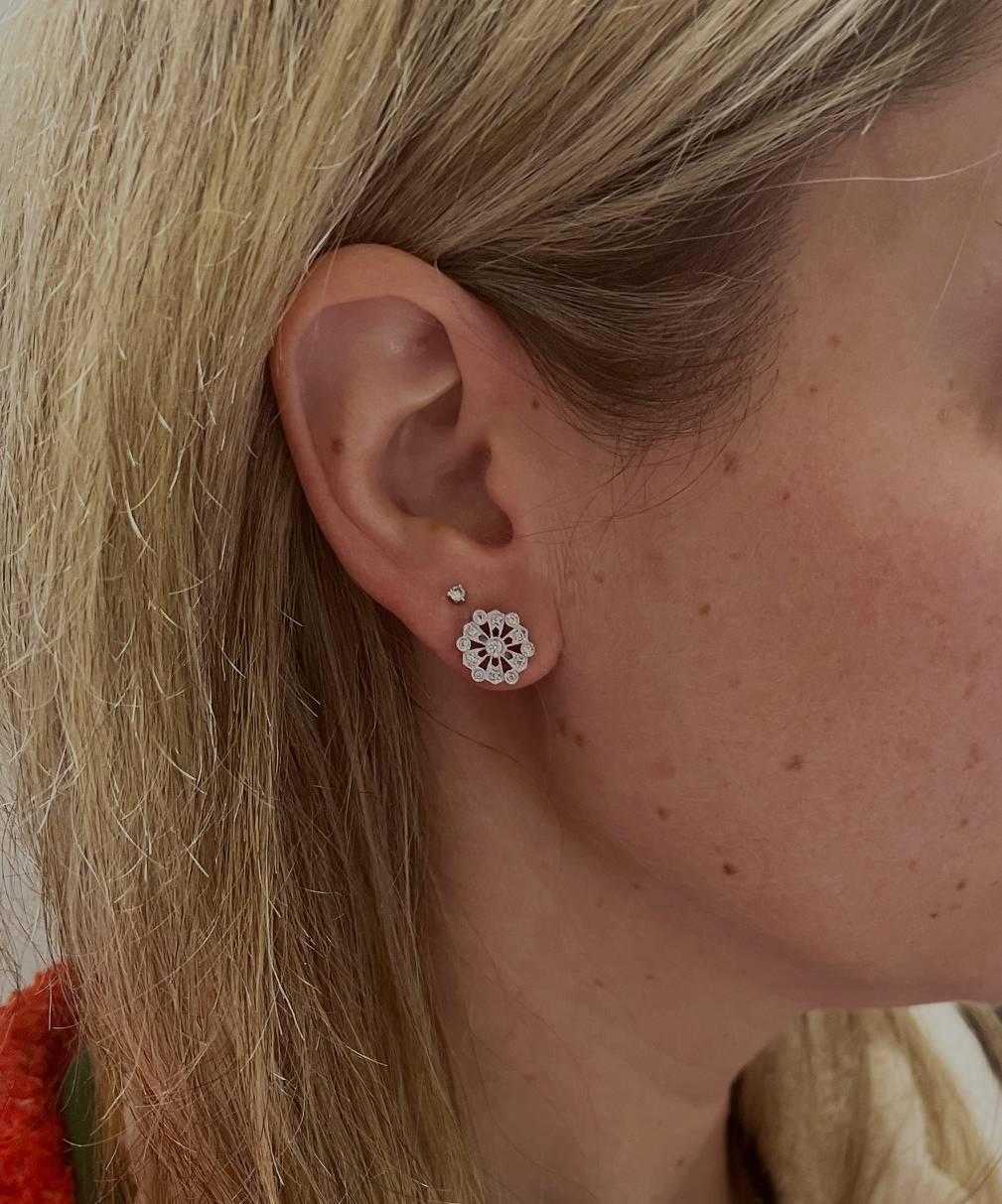 Round Cut 14 Karat White Gold Natural Diamond Snowflake Filigree Stud Earrings For Sale