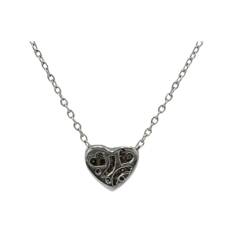 Modern 14 Karat White Gold Natural Pavé Diamond Heart Pendant Drop Necklace For Sale