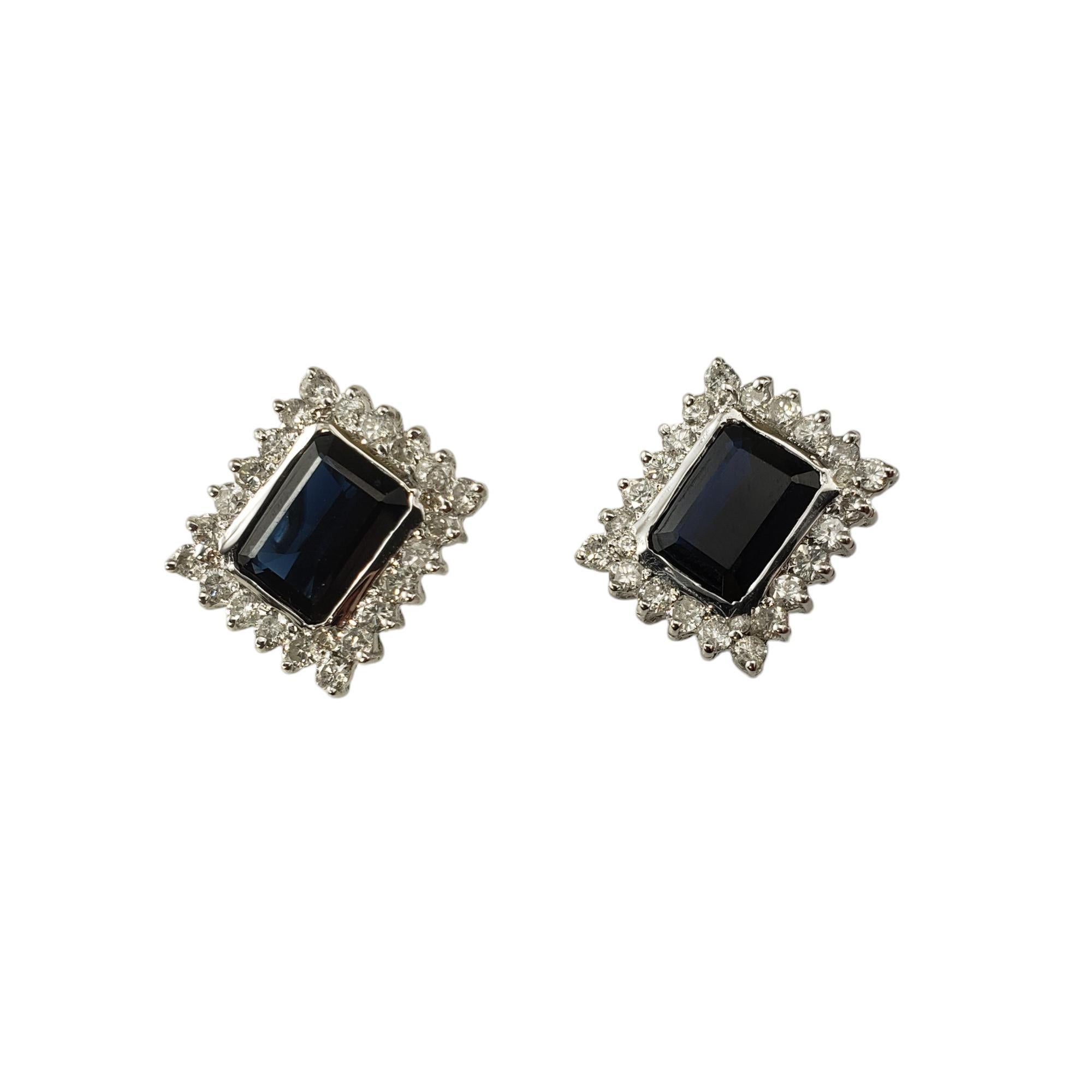 Contemporain Boucles d'oreilles en or blanc 14 carats avec saphirs naturels et diamants n° 18653 en vente