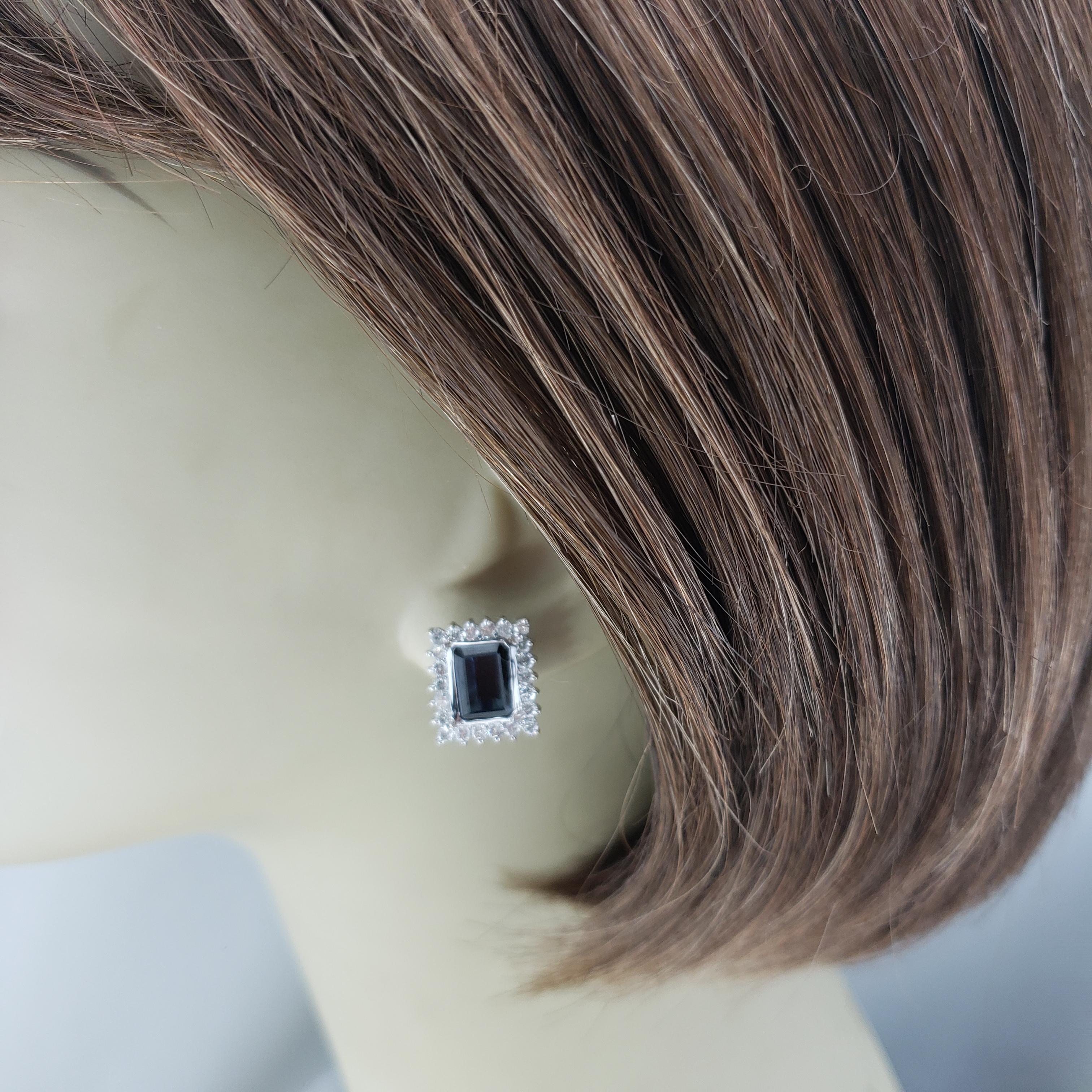 Boucles d'oreilles en or blanc 14 carats avec saphirs naturels et diamants n° 18653 Pour femmes en vente