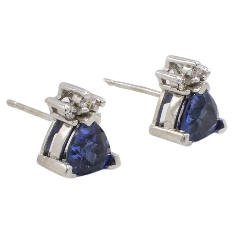 Moderno Orecchini a perno in oro bianco 14 carati con tanzanite naturale e diamanti in vendita