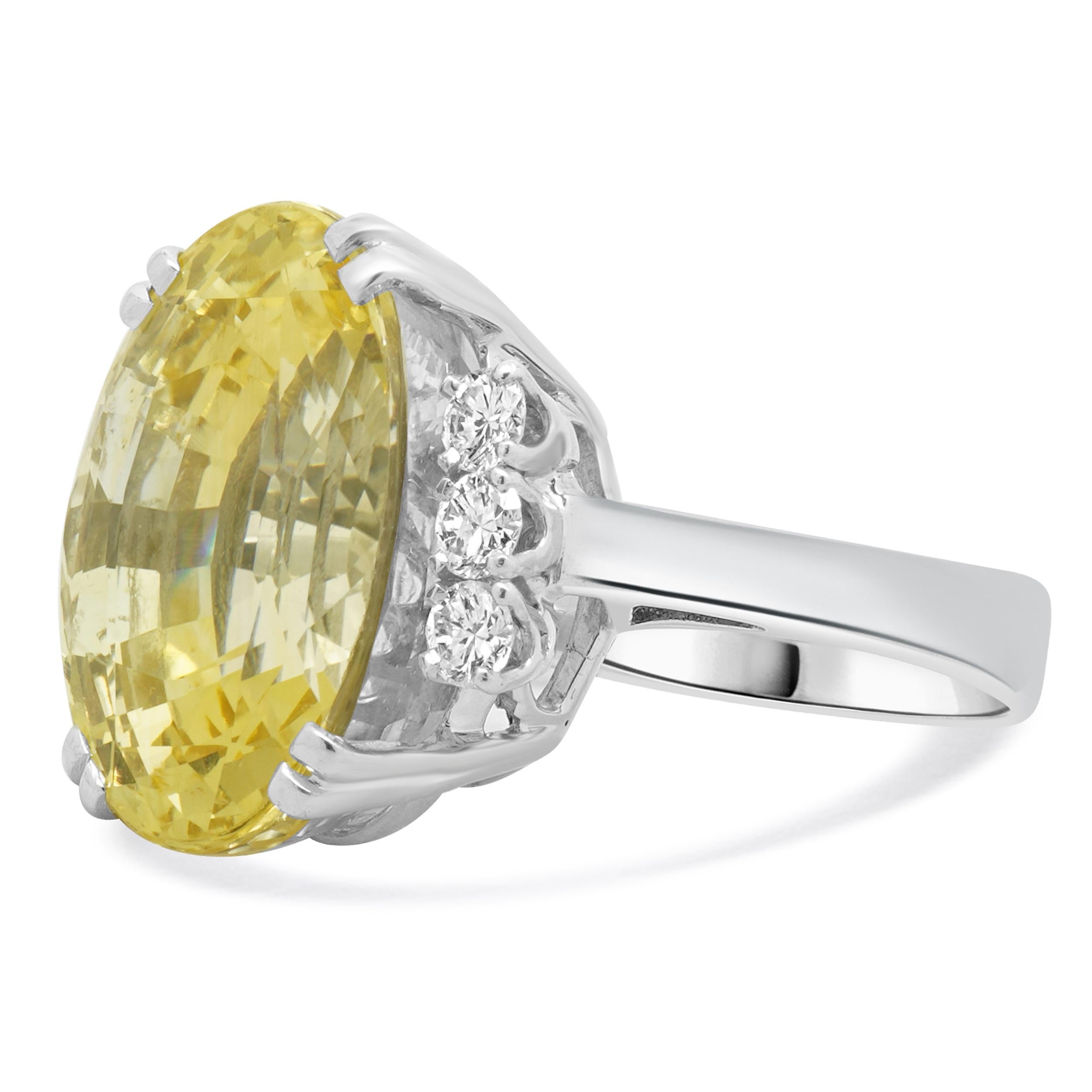 14 Karat Weißgold No Heat Gelb Saphir und Diamant Cocktail Ring (Ovalschliff) im Angebot