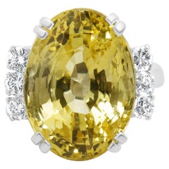 Anello da cocktail con zaffiro giallo e diamante in oro bianco 14 carati senza calore