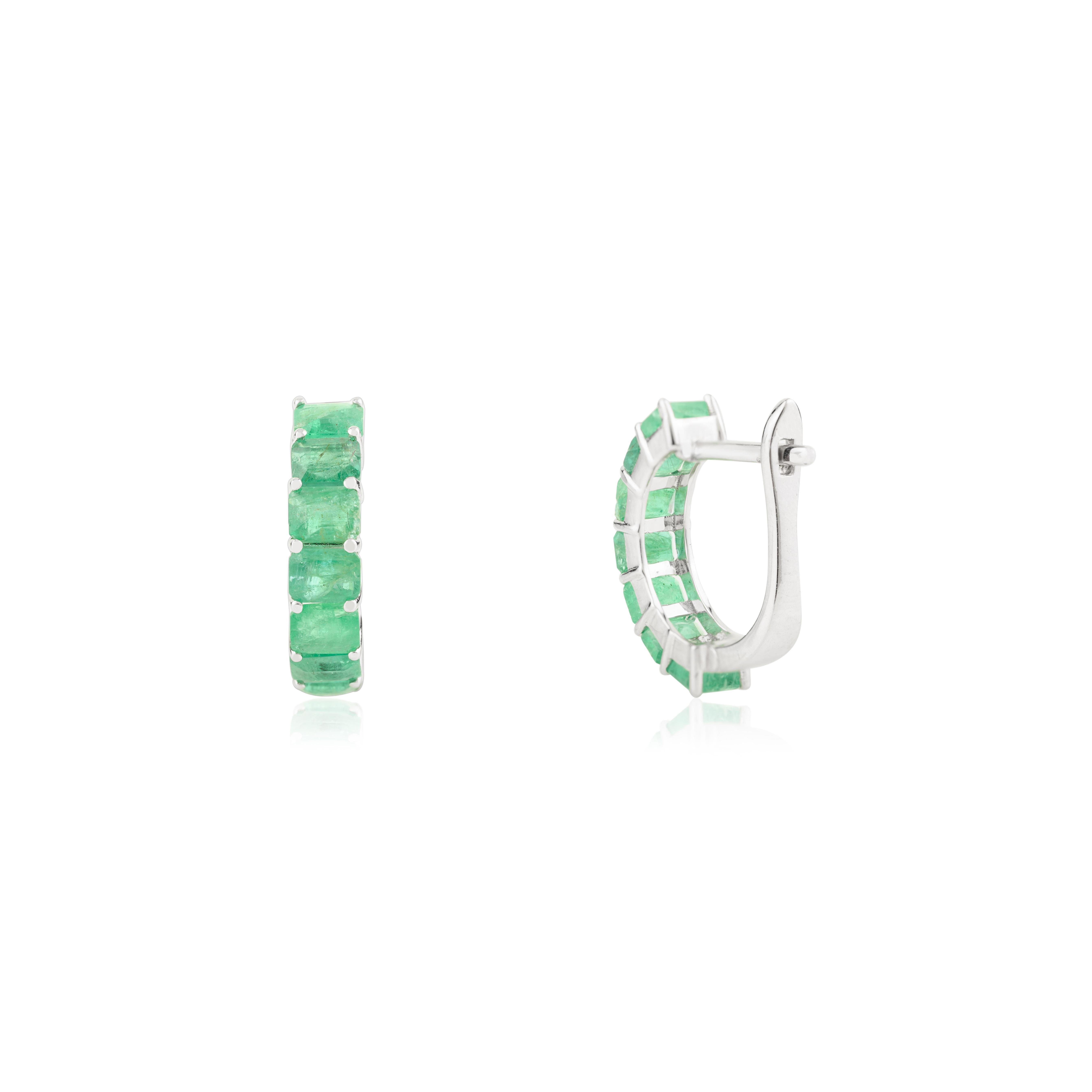 Pendientes Aros Esmeralda Zambiana Natural Octágono de Oro Blanco de 14 Kilates y 3,37 Quilates en Nuevo estado para la venta en New York, NY