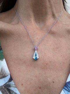 Colgante de oro blanco de 14 quilates, ópalo, turmalina rosa y diamante con cadena