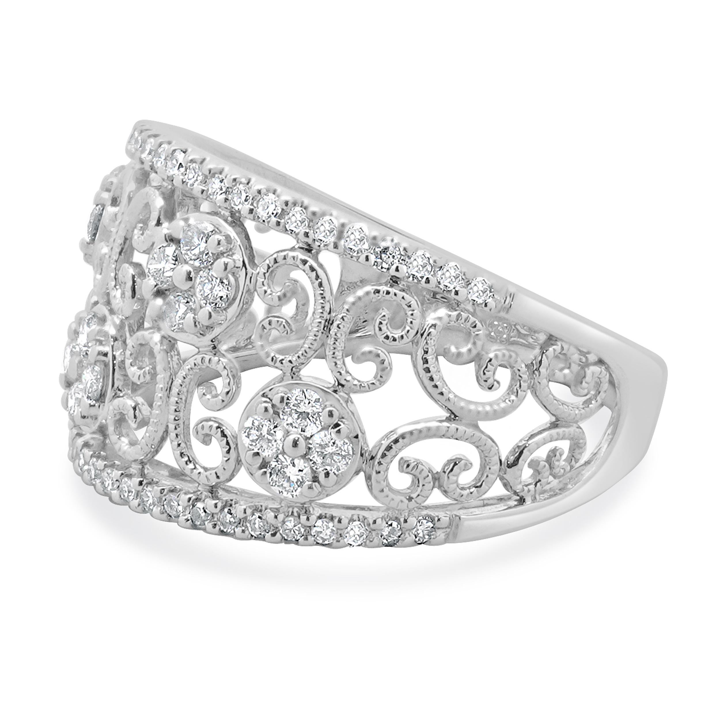 Designer: personalizzato
Materiale: oro bianco 14 carati
Diamante: 62 tagli rotondi a brillante = 0,41cttw
Colore: H
Chiarezza: SI2
Taglia: 7 taglie disponibili 
Peso: 3.80 grammi