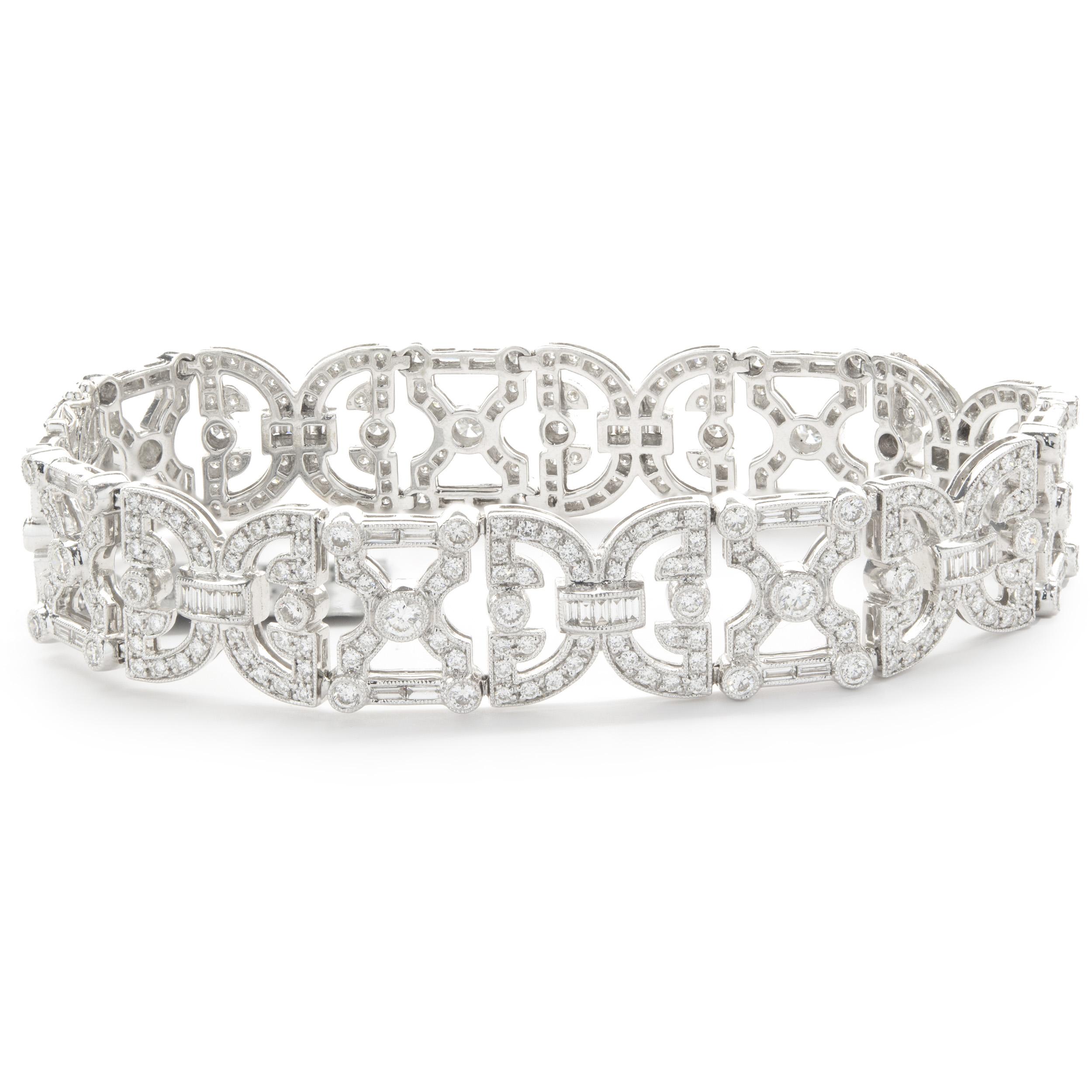 18 Karat White Gold Ornate Diamond Link Bracelet Corte redondo