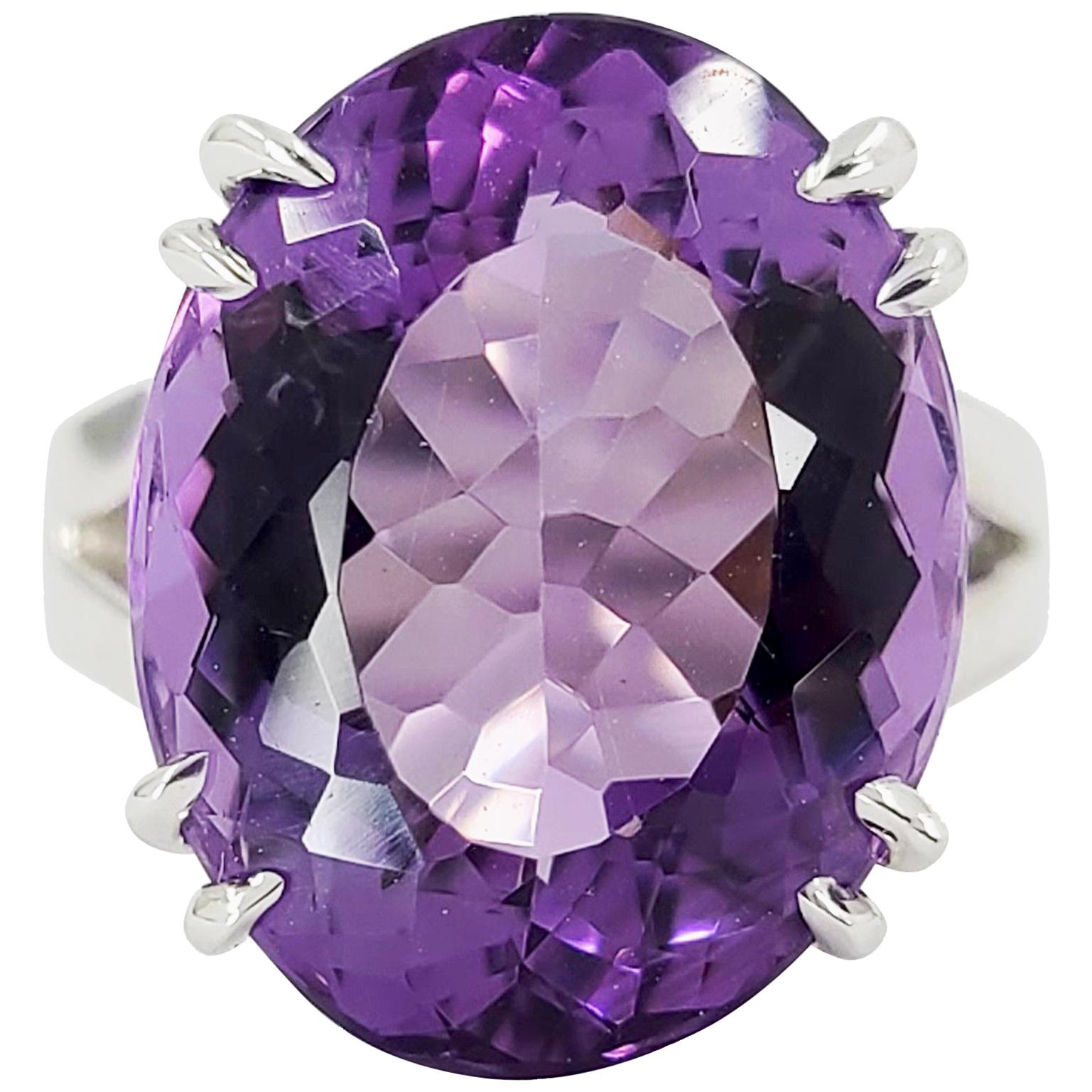 14 Karat White Gold Oval Amethyst Cocktail Ring For Sale