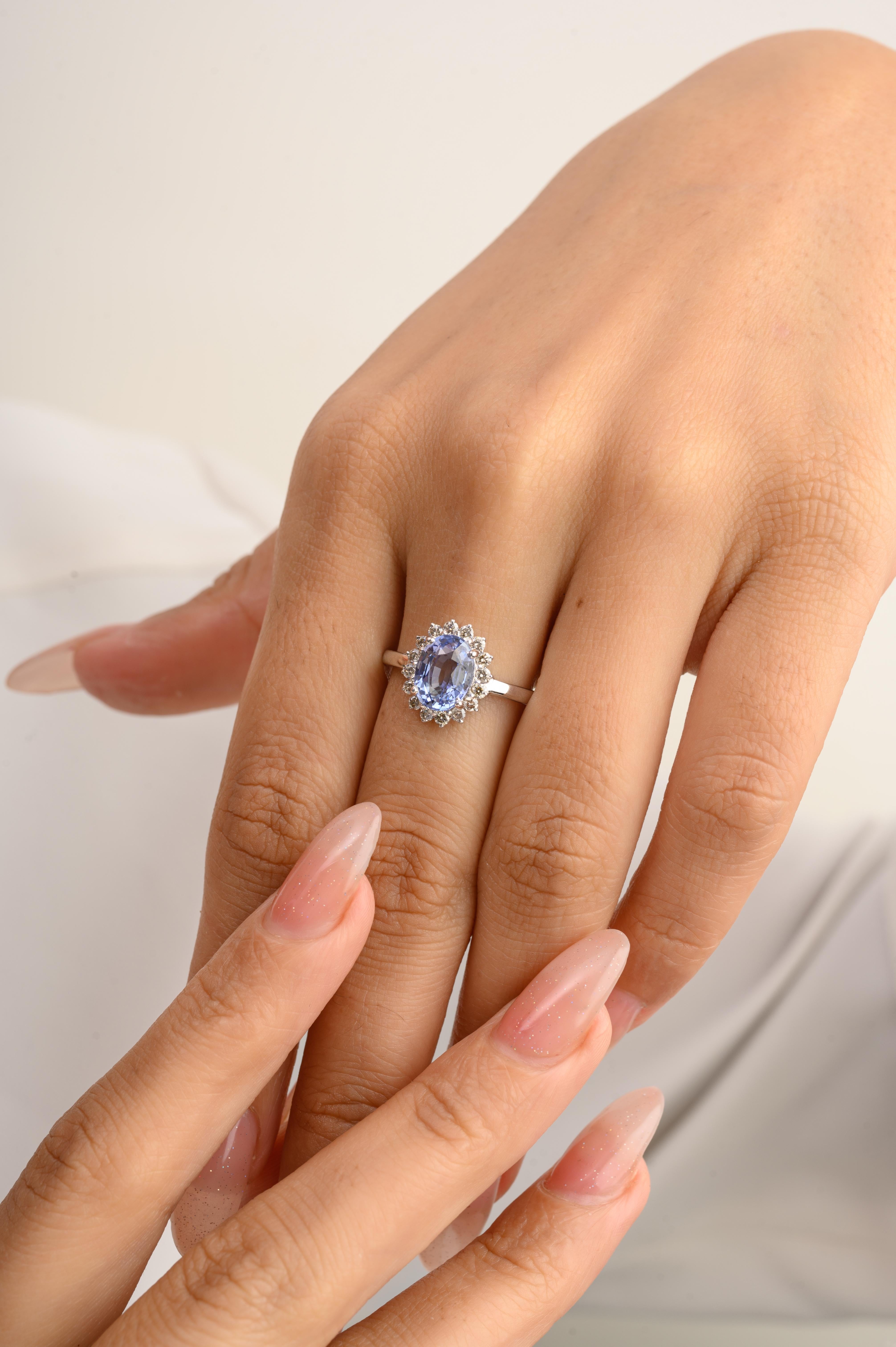 in vendita:  Anello di fidanzamento in oro bianco 14 carati con zaffiro blu ovale e diamante a raggiera per lei 2