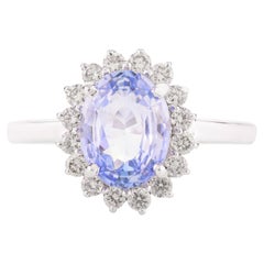 Anillo de compromiso de oro blanco de 14 quilates con zafiro azul ovalado y halo de diamantes para ella