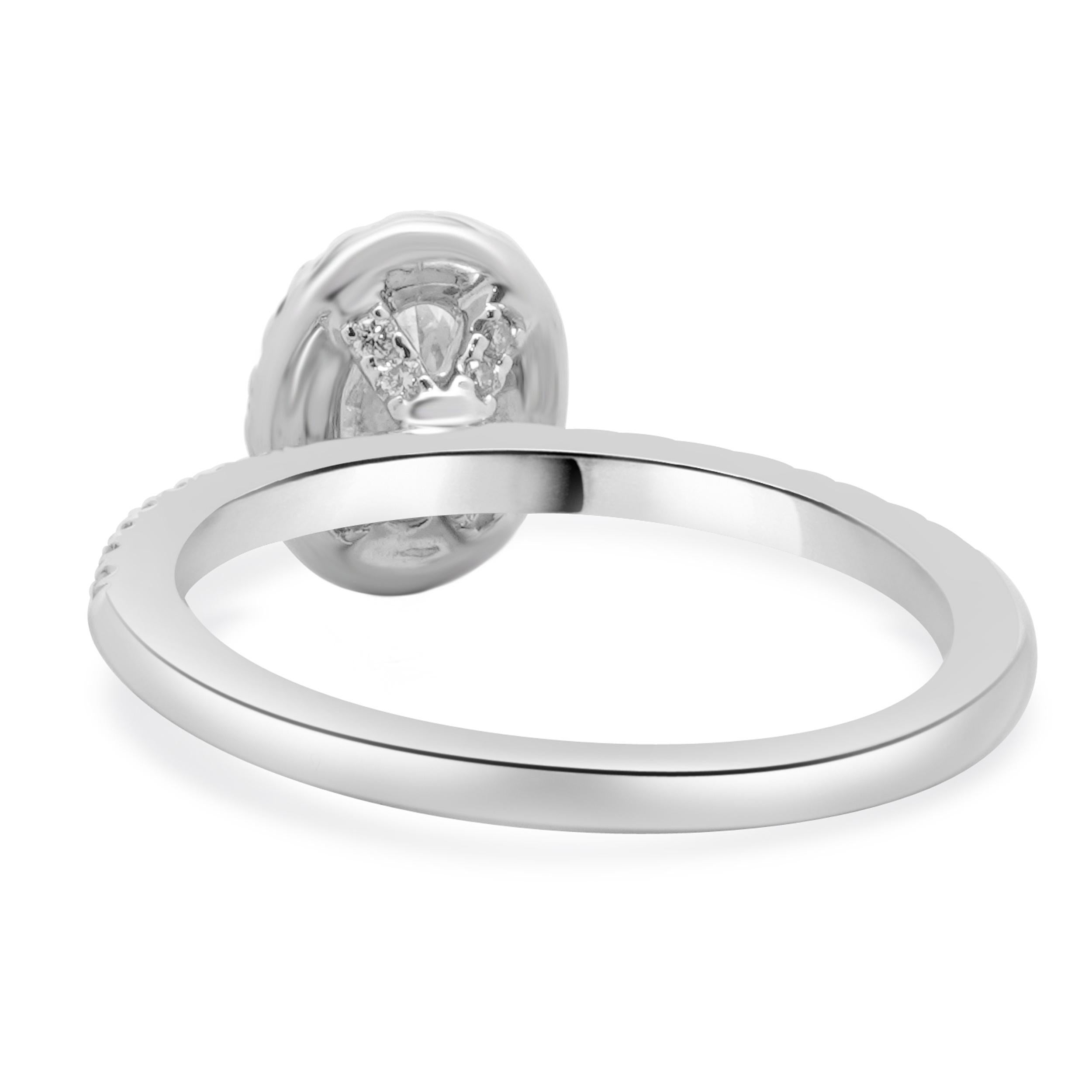Taglio ovale Anello di fidanzamento con diamante taglio ovale in oro bianco 14 carati in vendita