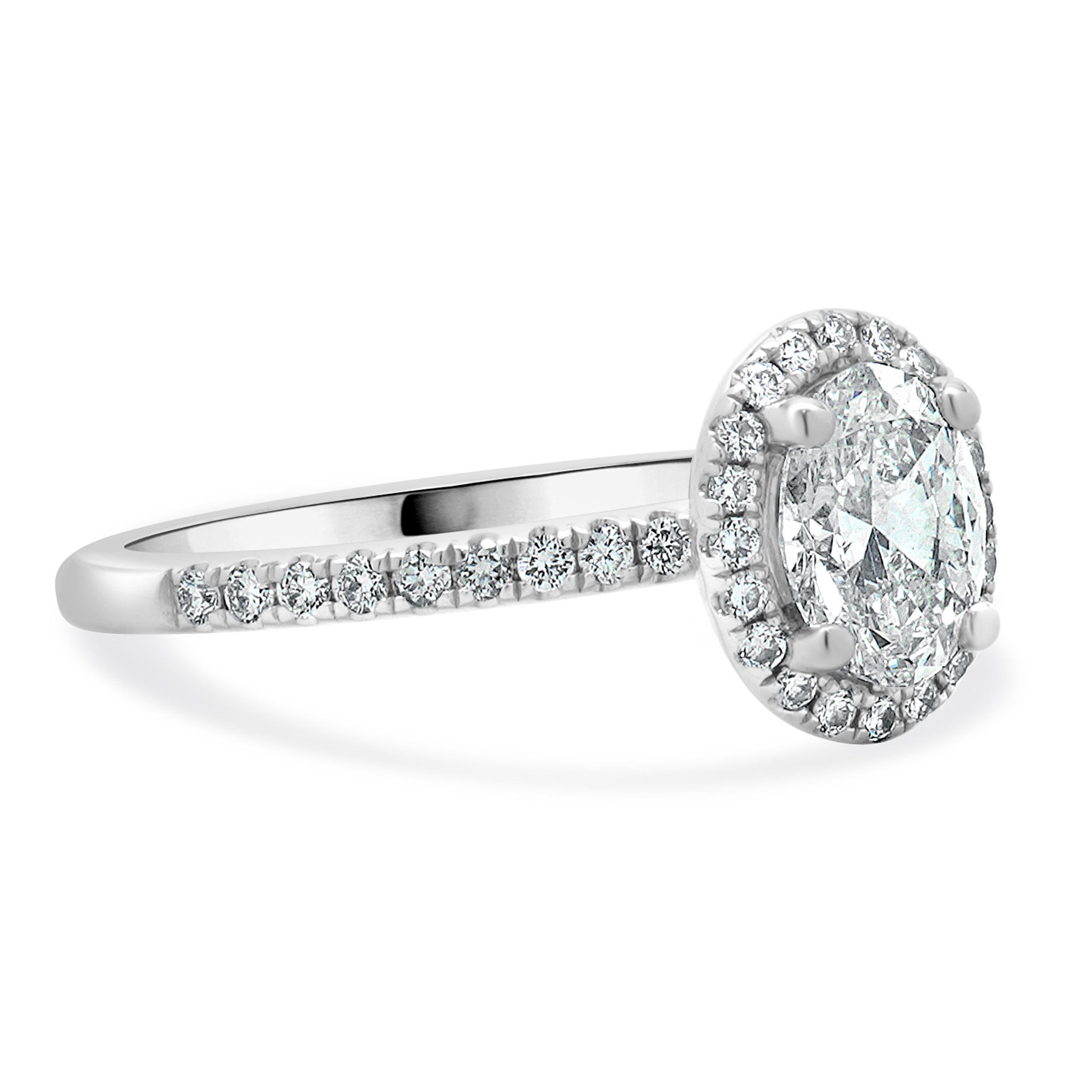 Anello di fidanzamento con diamante taglio ovale in oro bianco 14 carati In condizioni ottime in vendita a Scottsdale, AZ