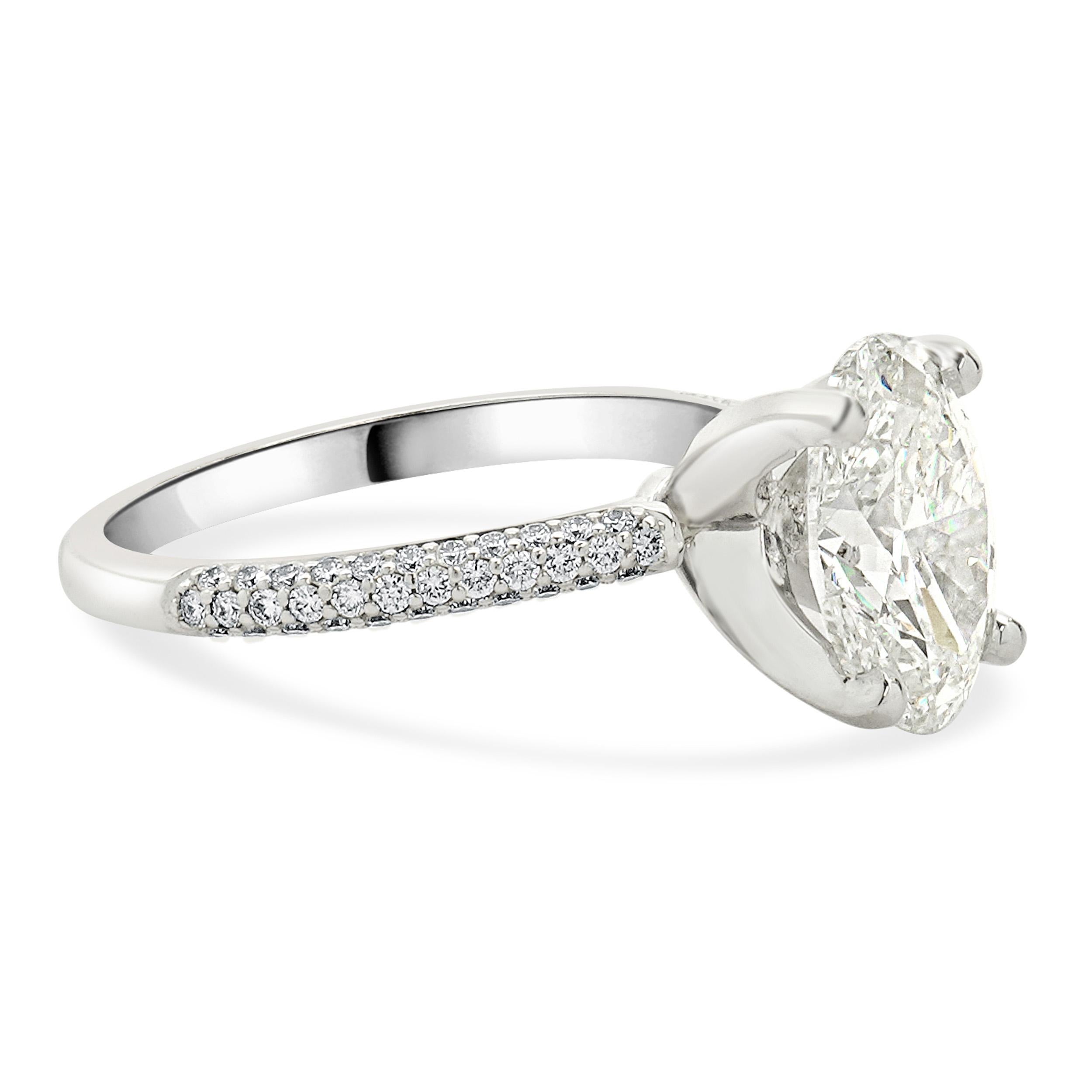 Women's 14 Karat White Gold Oval Cut Diamond Engagement Ring For Sale
