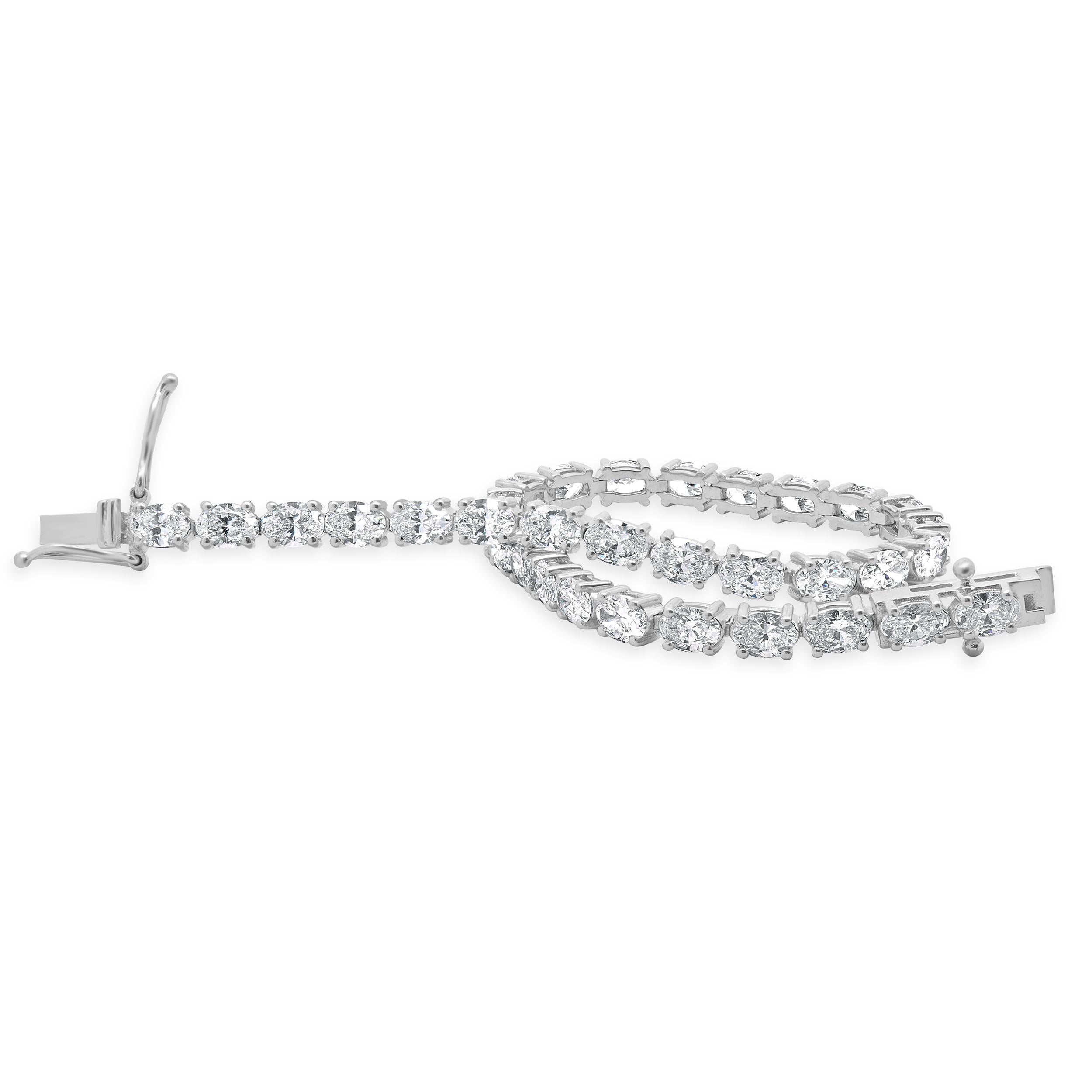 Diseñador: custom
Material: Oro blanco de 14 quilates
Diamante: 34 talla oval = 7,61ctw
Color: G / H
Claridad: VS-SI1
Dimensiones: la pulsera se ajusta a una muñeca de hasta 7.5 pulgadas
Peso: 9.14 gramos
