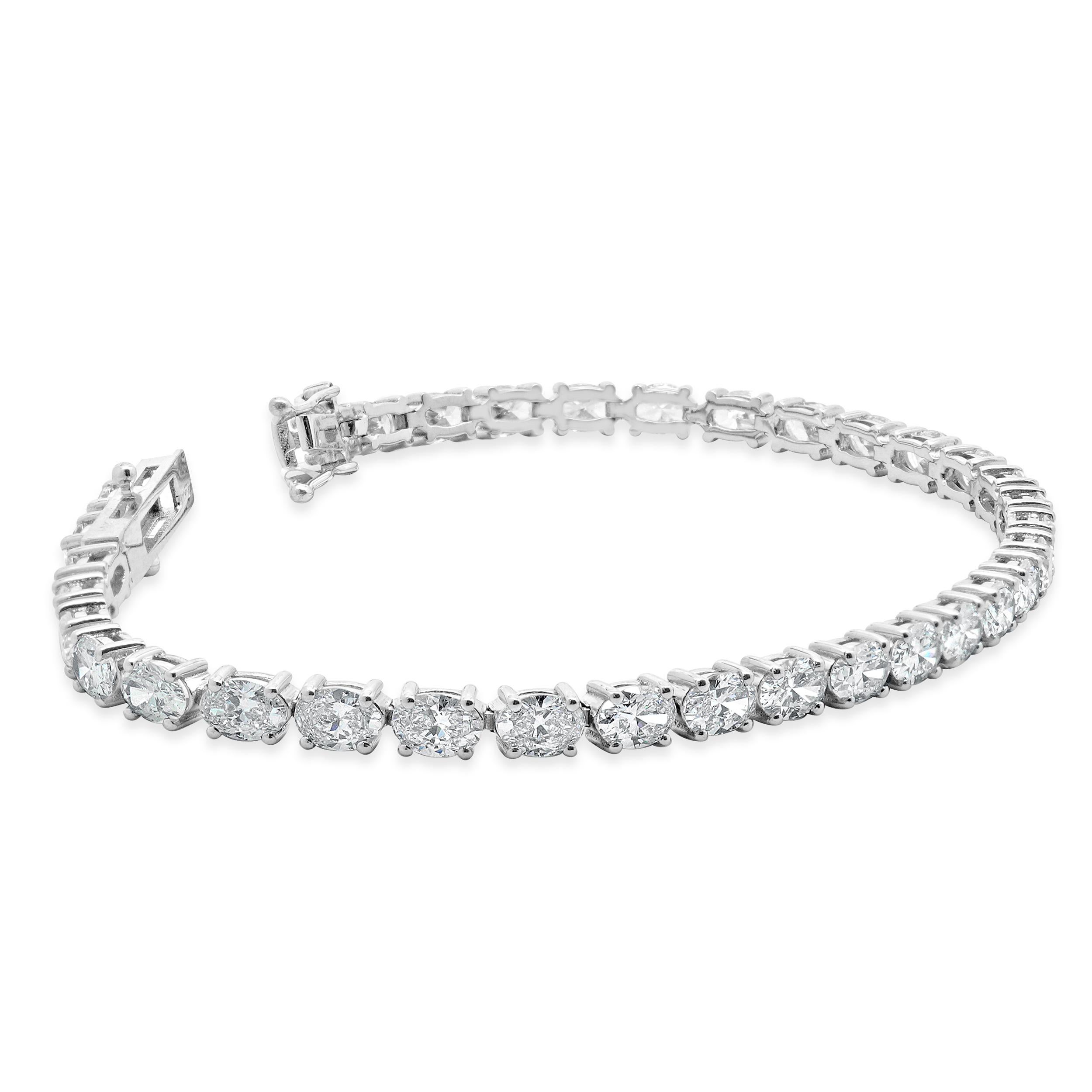 Pulsera de tenis con diamantes talla oval en oro blanco de 14 quilates Corte oval en venta