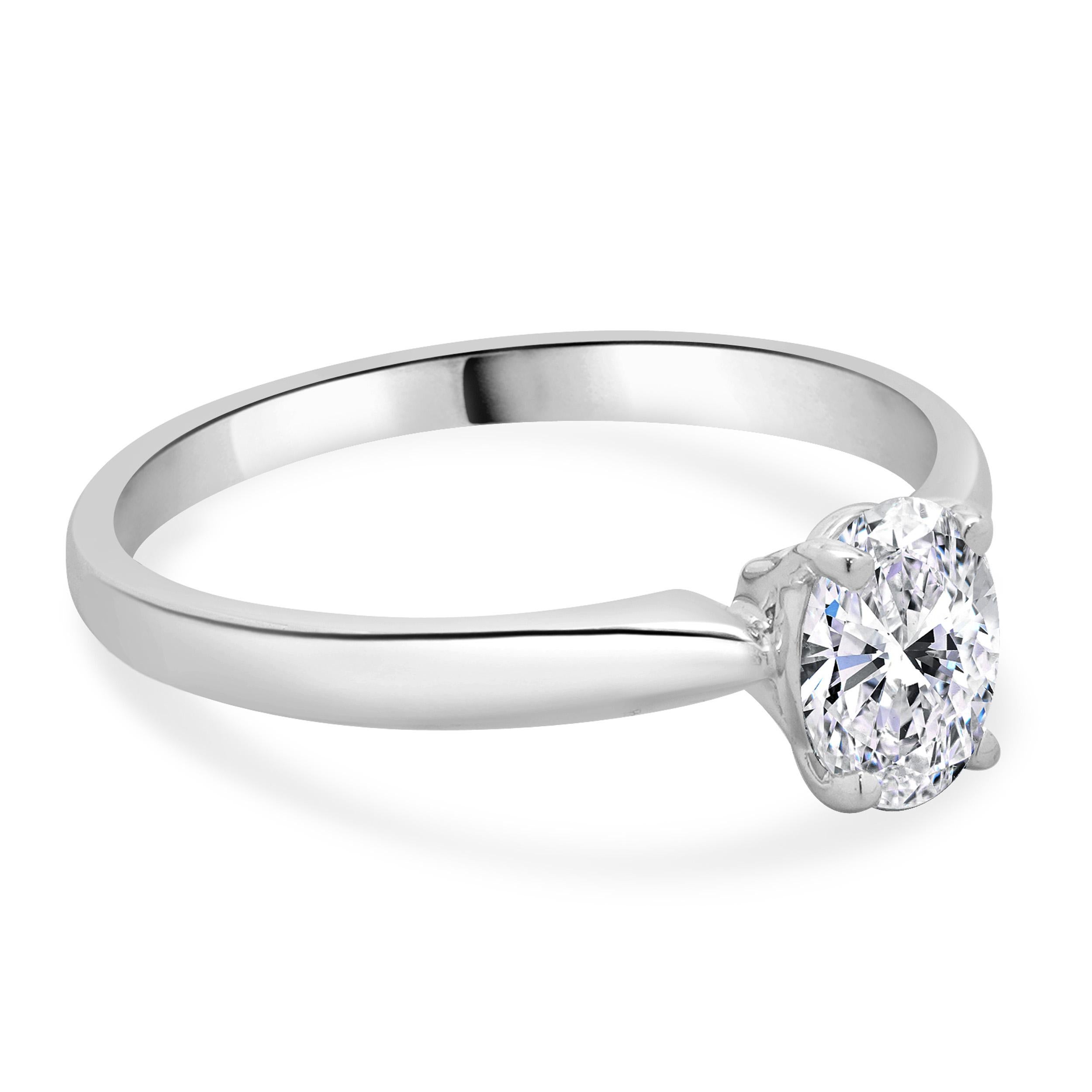 Ovaler Diamant-Verlobungsring aus 14 Karat Weißgold im Zustand „Hervorragend“ im Angebot in Scottsdale, AZ