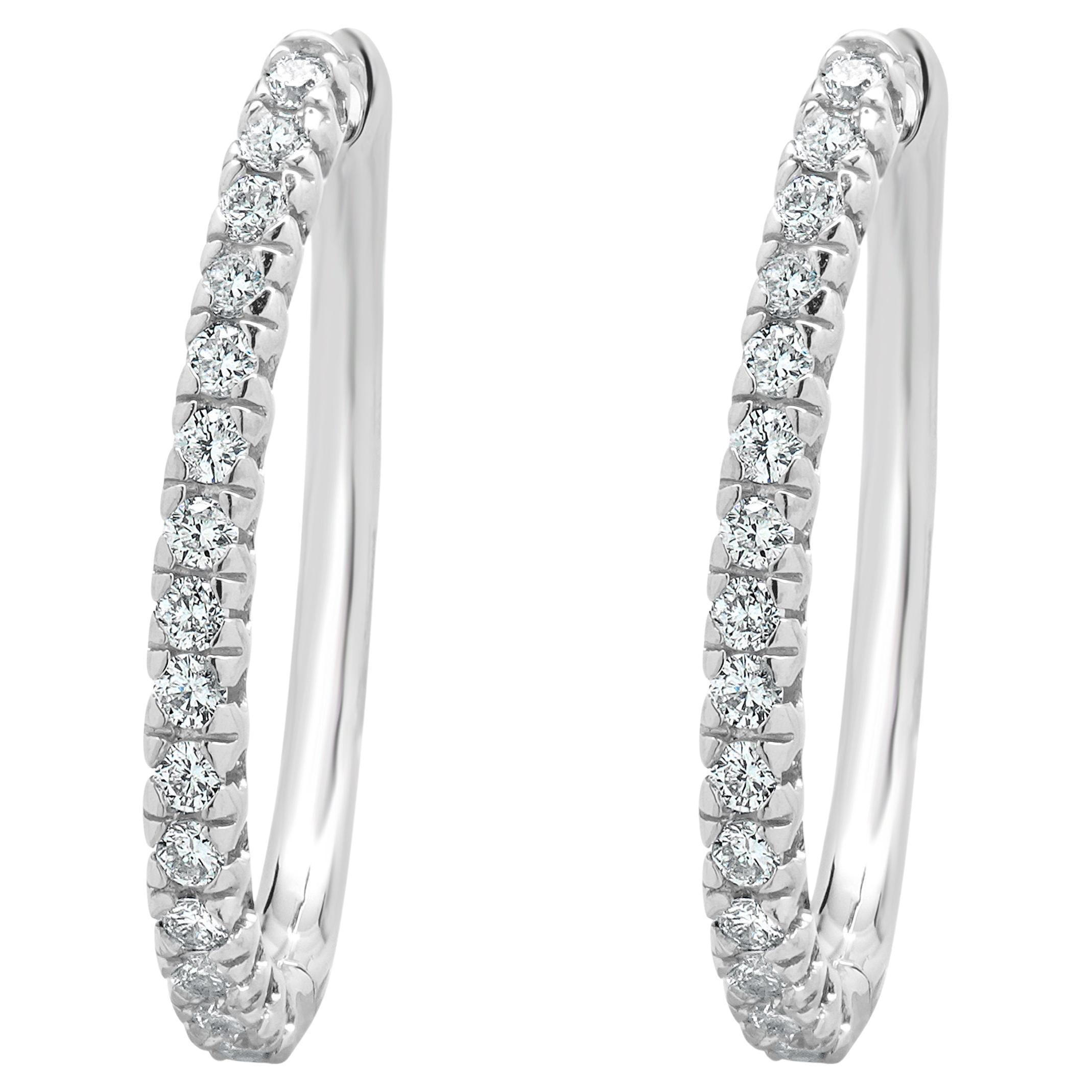 Pendientes de aro de diamantes ovalados de oro blanco de 14 quilates