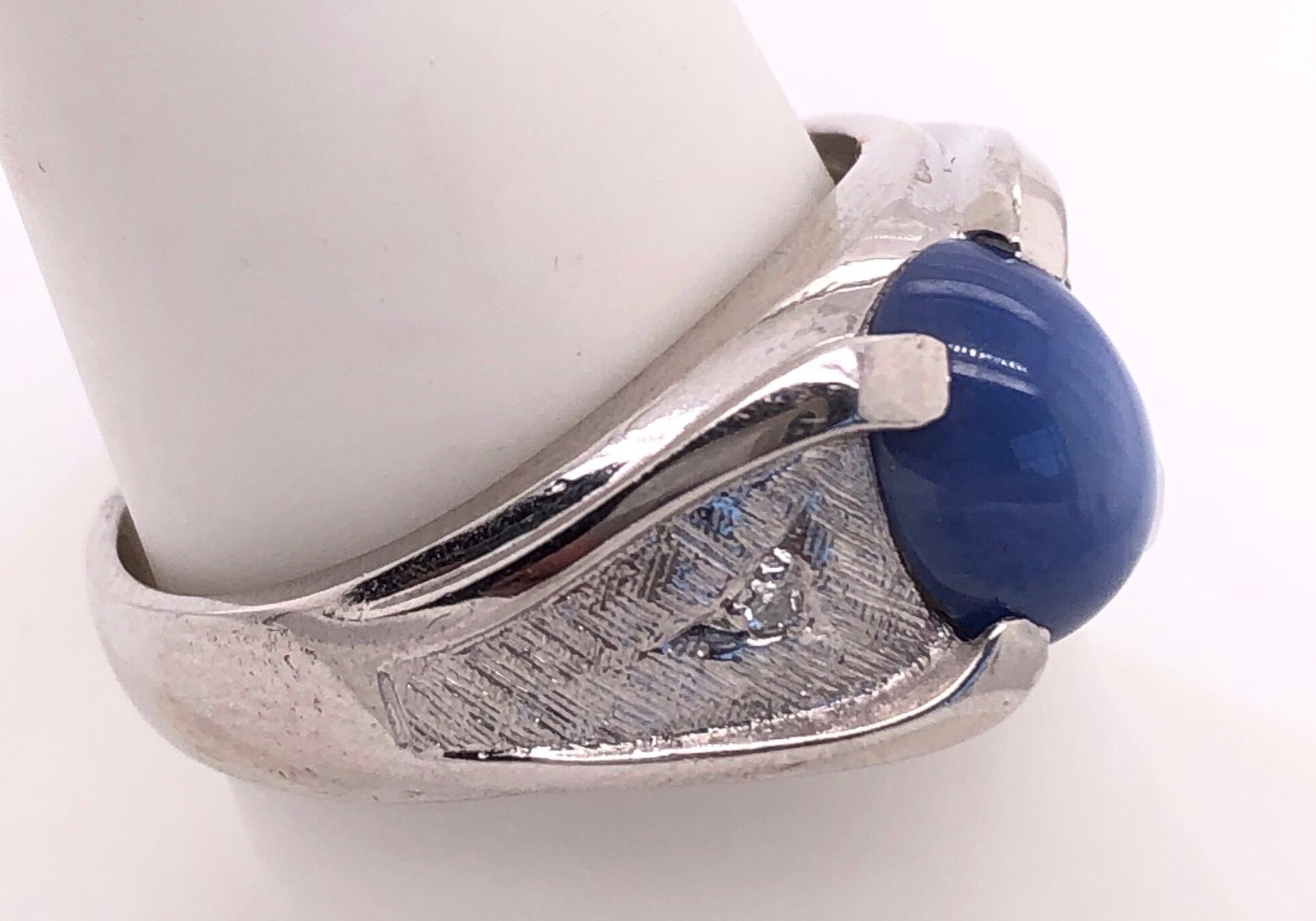 14 Karat Weißgold Oval Saphir Cabochon Ring mit Diamant-Akzenten im Zustand „Gut“ im Angebot in Stamford, CT