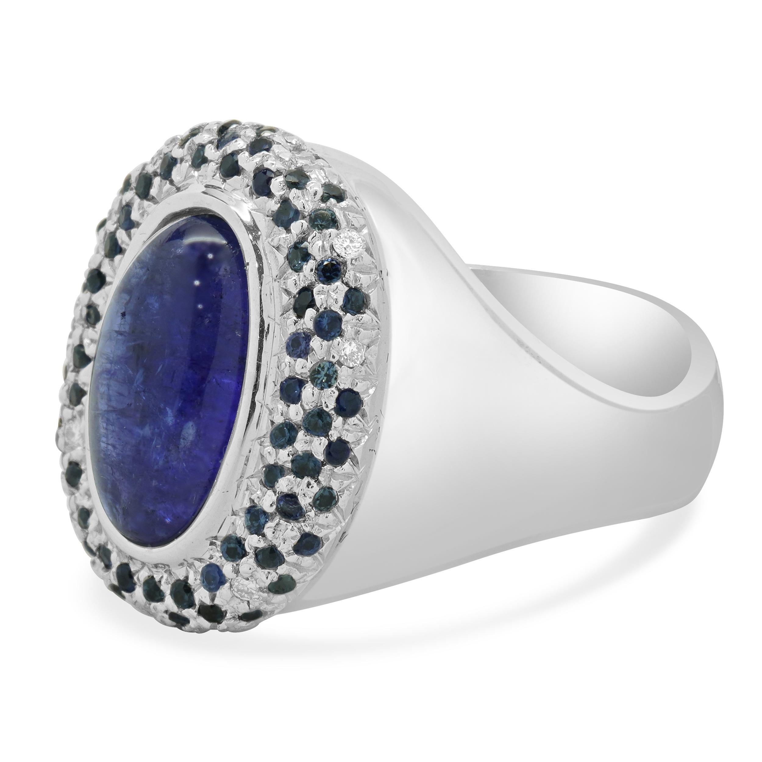 Designer: kundenspezifisch
MATERIAL: 14K Weißgold
Diamant:  runder Brillantschliff = 0,35cttw
Farbe: G
Klarheit: SI1
Tansanit: Cabachon: 3,00cttw
Saphire: 1,50cttw
Ringgröße: 7 (bitte erlauben Sie zwei zusätzliche Versandtage für Größenanfragen)