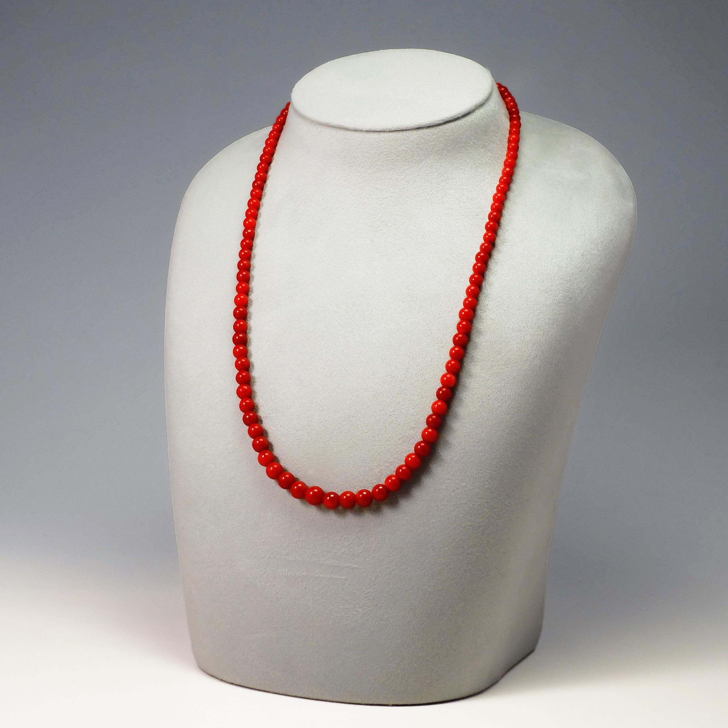 14 Karat White Gold Japanese Red Coral Graduated Beads Necklace For Sale 1