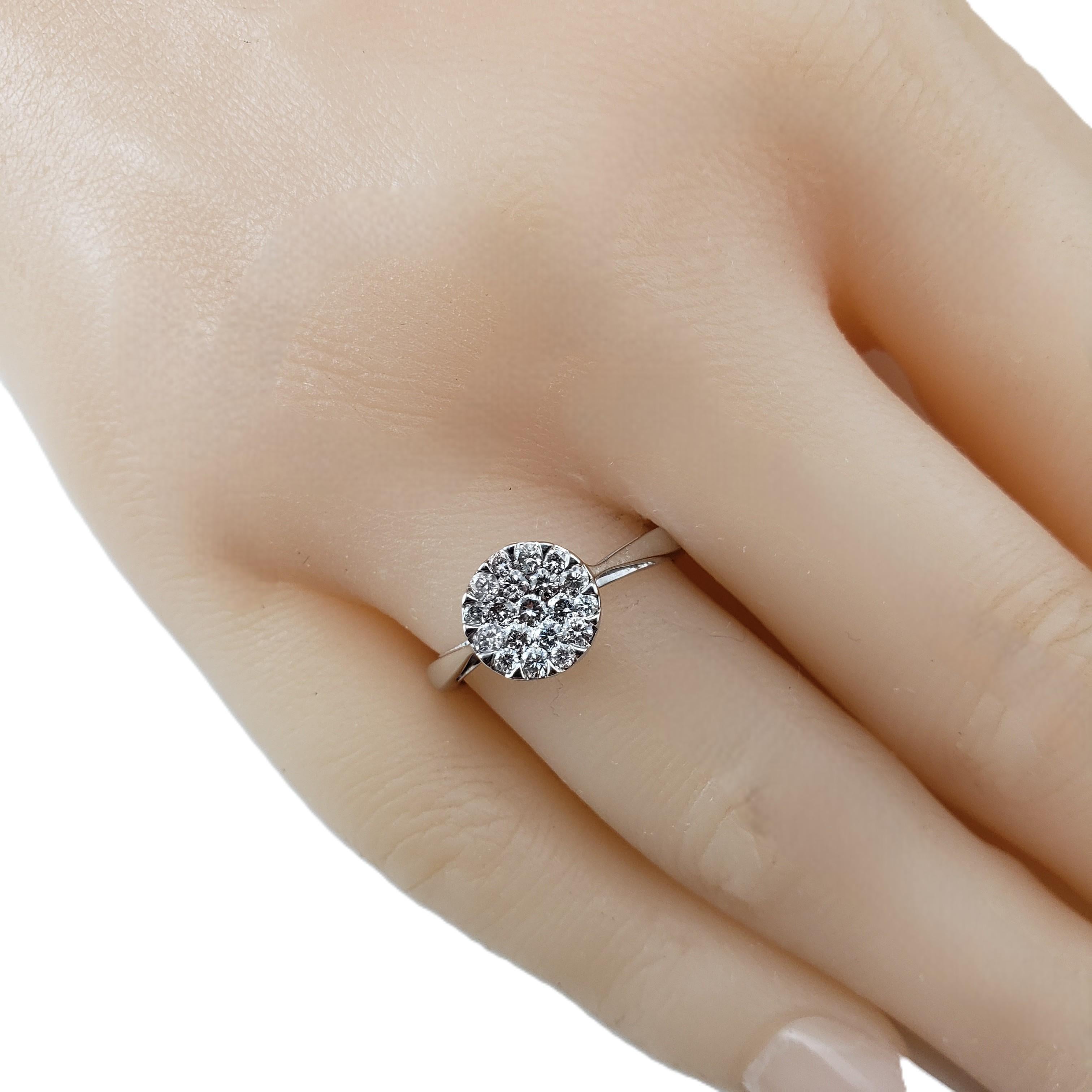 14 Karat Weißgold Pave Diamant-Cluster-Ring Größe 7 #21348 im Angebot 3