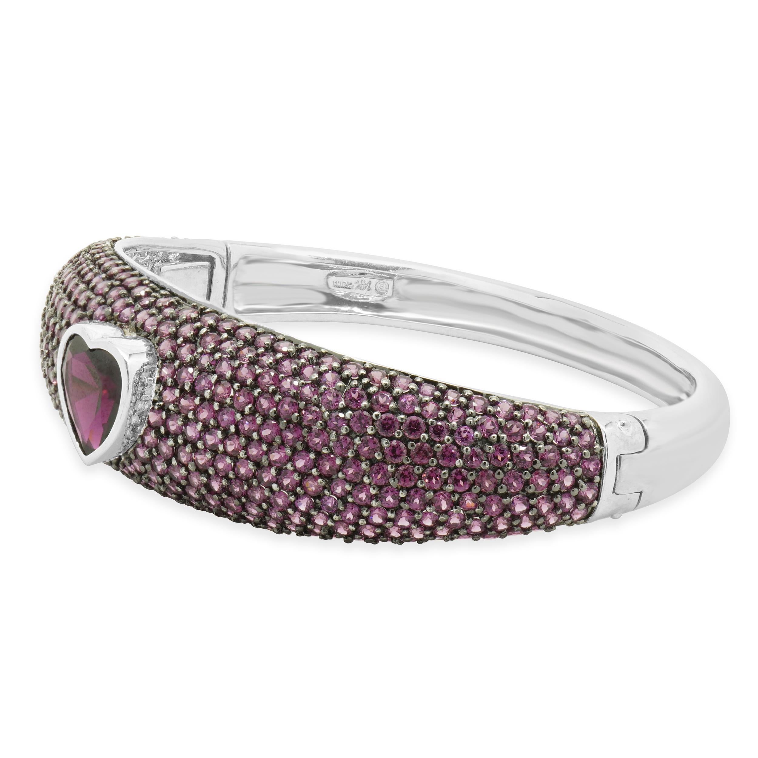 Designer: custom
Material: 14K white gold
Grape Garnet: 368 round and heart cut = 11.04cttw
Length: bracelet will fit up to a 7-inch wrist
Weight: 39.00 grams
