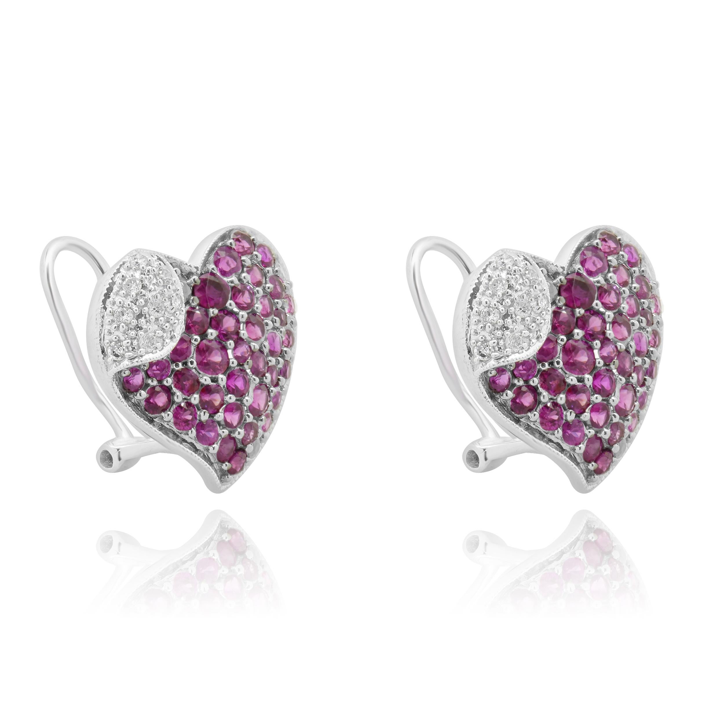 Taglio rotondo Orecchini a cuore in oro bianco 14 carati con zaffiro rosa e diamanti in vendita