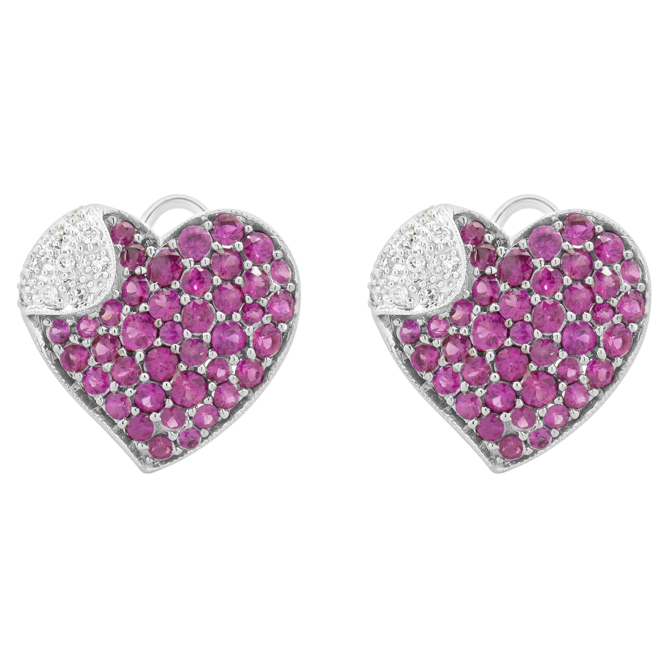 Orecchini a cuore in oro bianco 14 carati con zaffiro rosa e diamanti in vendita