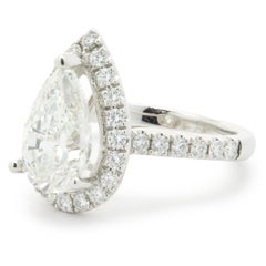 Anillo de compromiso de diamantes talla pera en oro blanco de 14 quilates