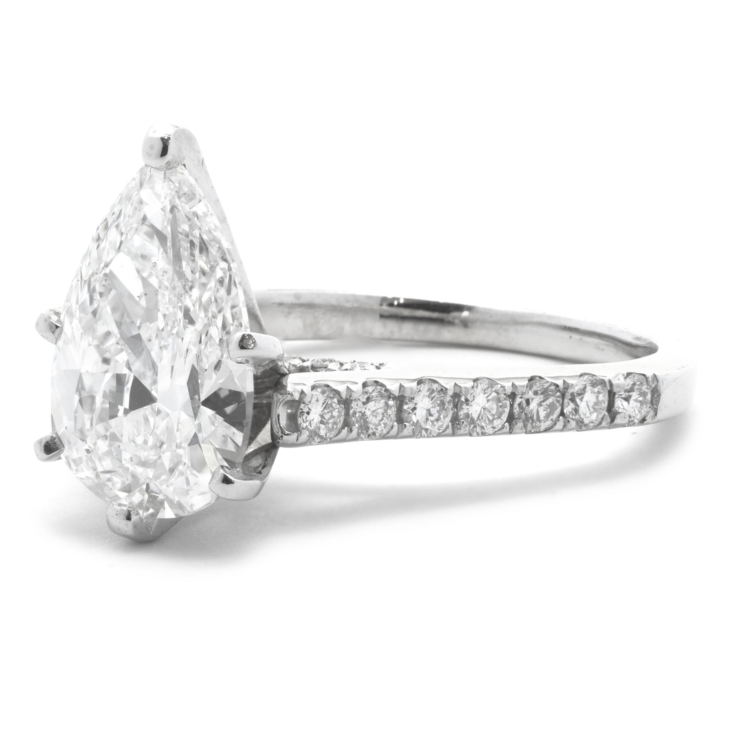 14 Karat White Gold Pear Cut Diamond Engagement Ring In Excellent Condition For Sale In Scottsdale, AZ