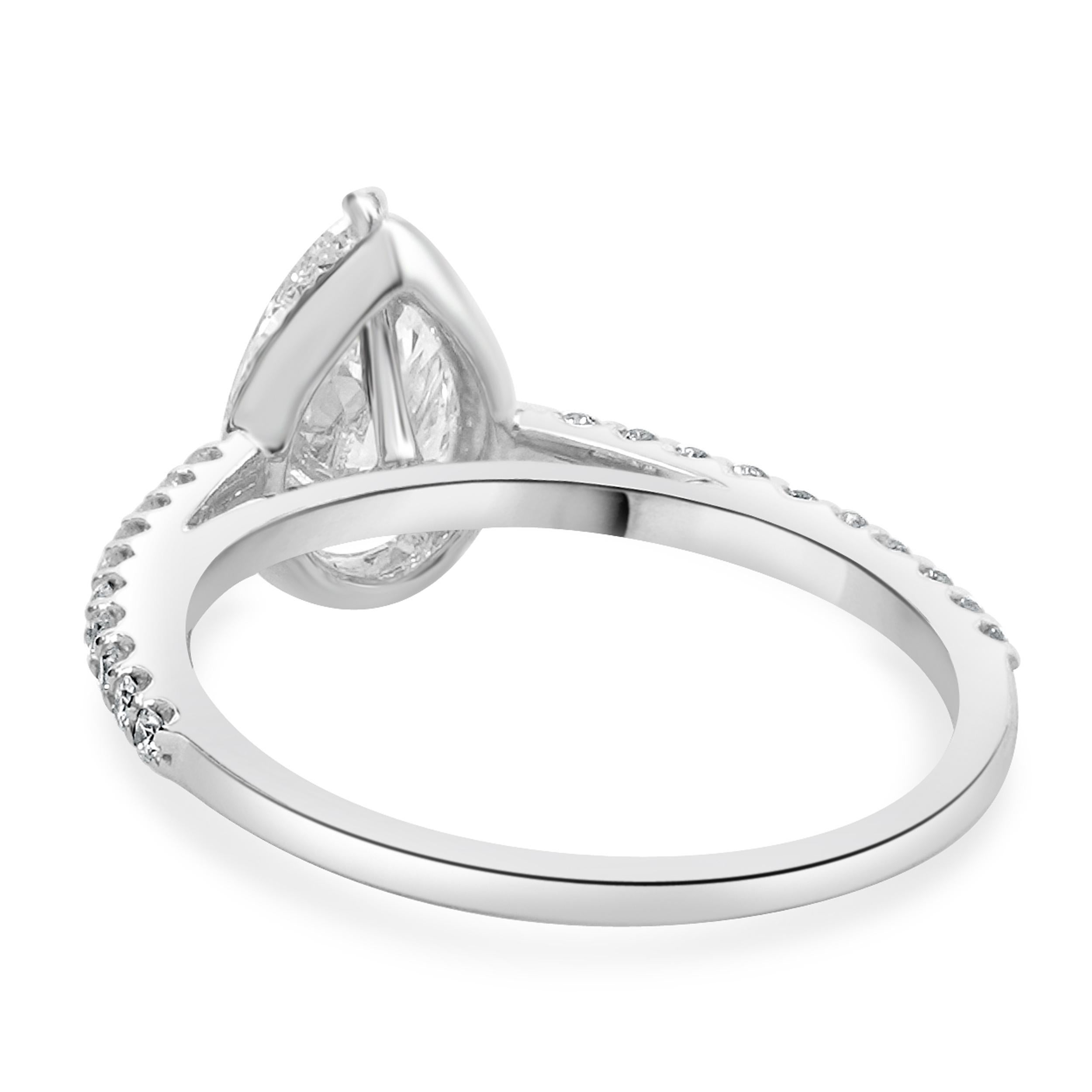 Taglio a goccia Anello di fidanzamento con diamante taglio pera in oro bianco 14 carati in vendita
