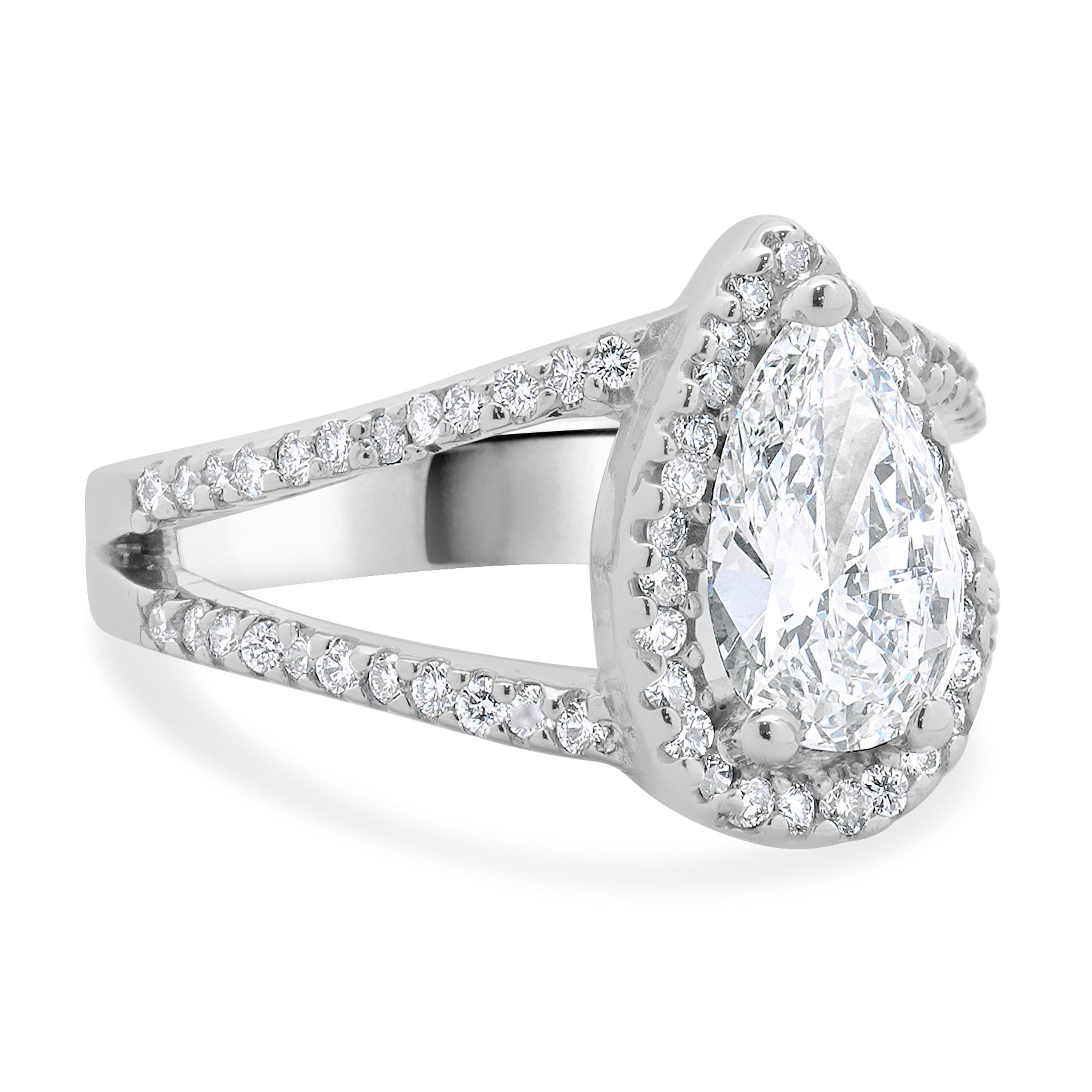 Bague de fiançailles en or blanc 14 carats avec diamants taille poire Excellent état - En vente à Scottsdale, AZ