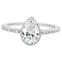 Anillo de compromiso de diamantes talla pera en oro blanco de 14 quilates