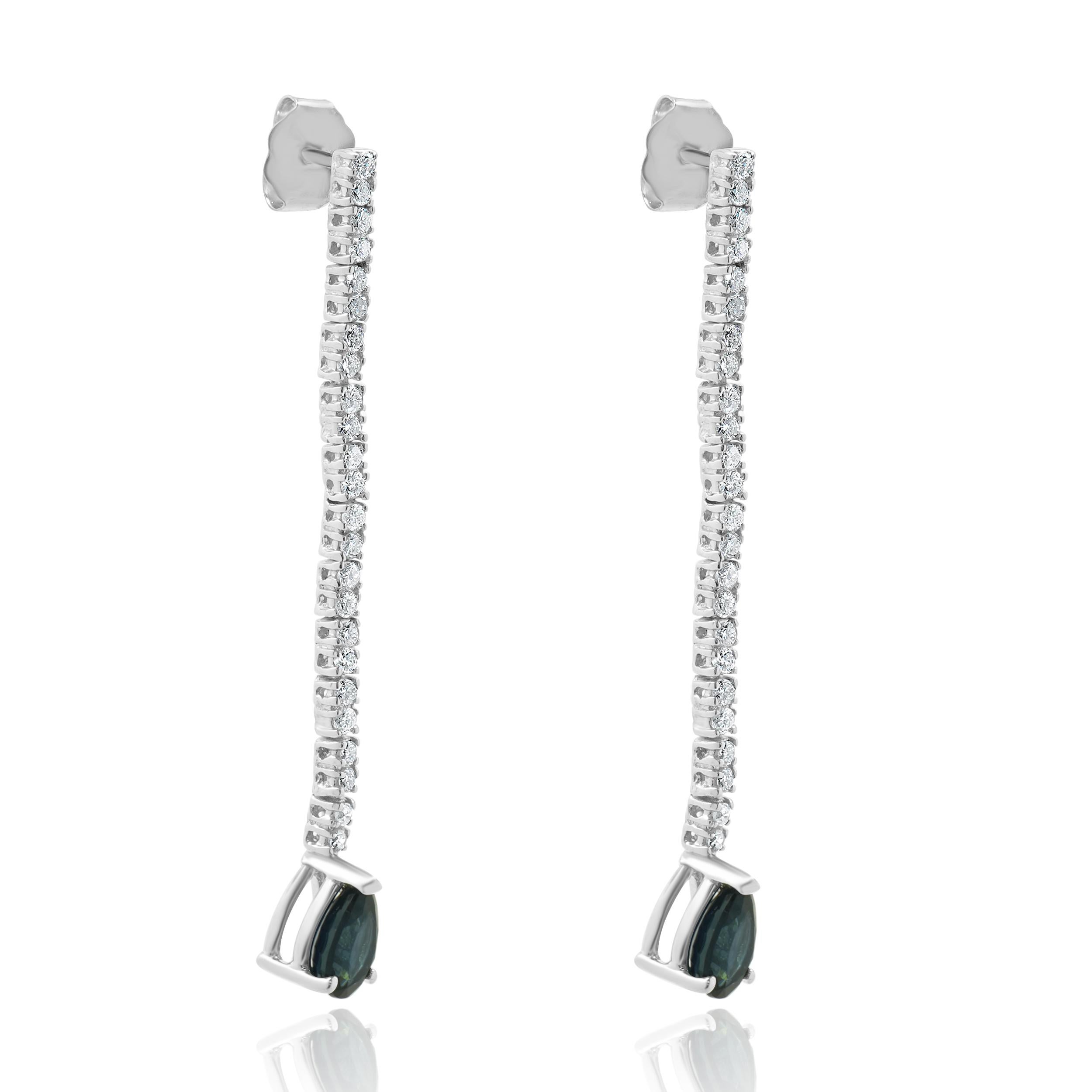 Diseñador: custom
Material: oro blanco de 14 quilates
Diamante: 48 talla brillante redonda = 0,48 ctw
Color: G / H
Claridad: I1-3
Zafiro: 2 talla pera = 1,25ctw
Peso: 4,38 gramos