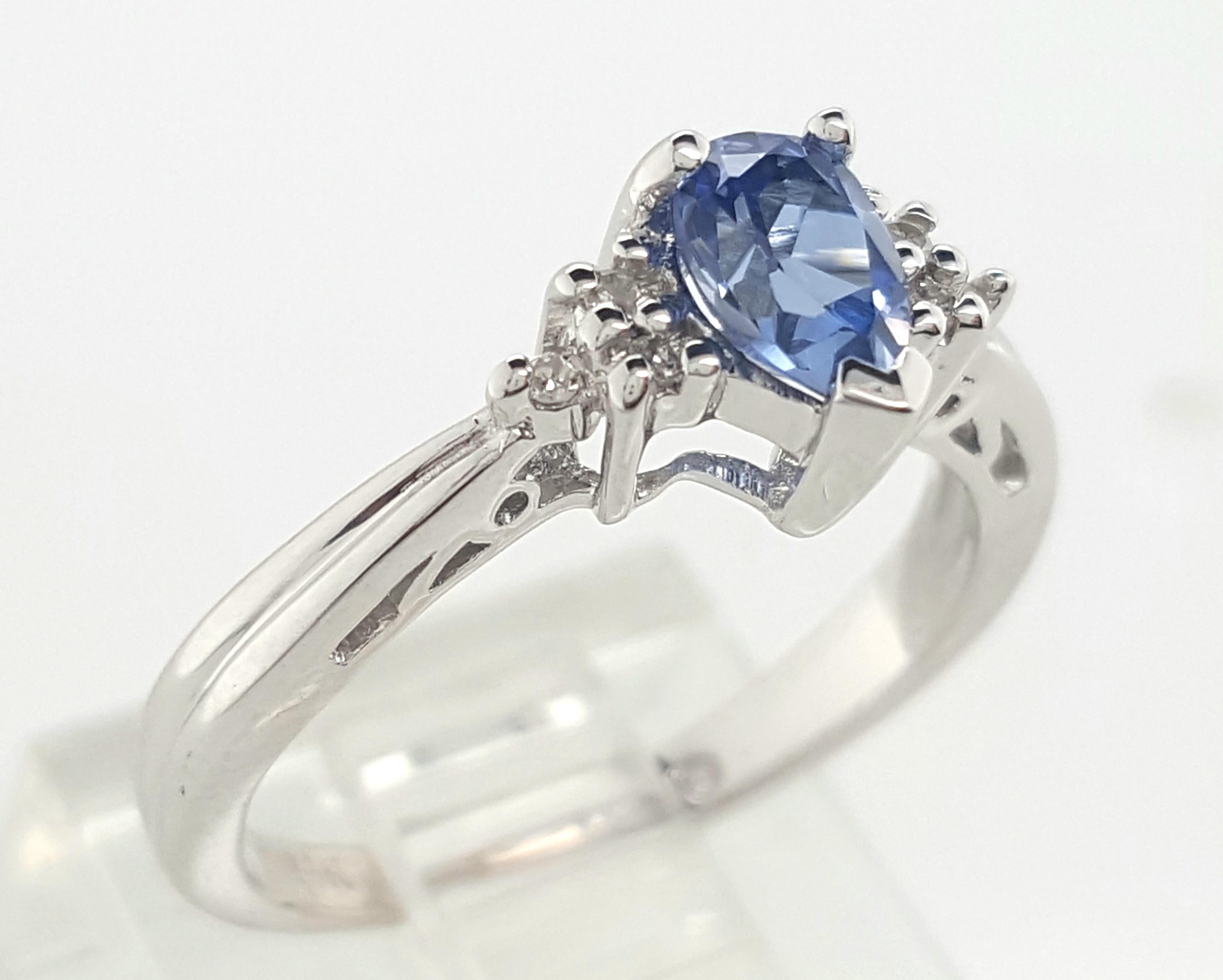 14 Karat White Gold Pear Shape Sapphire and Diamond Ring In Good Condition For Sale In Addison, TX