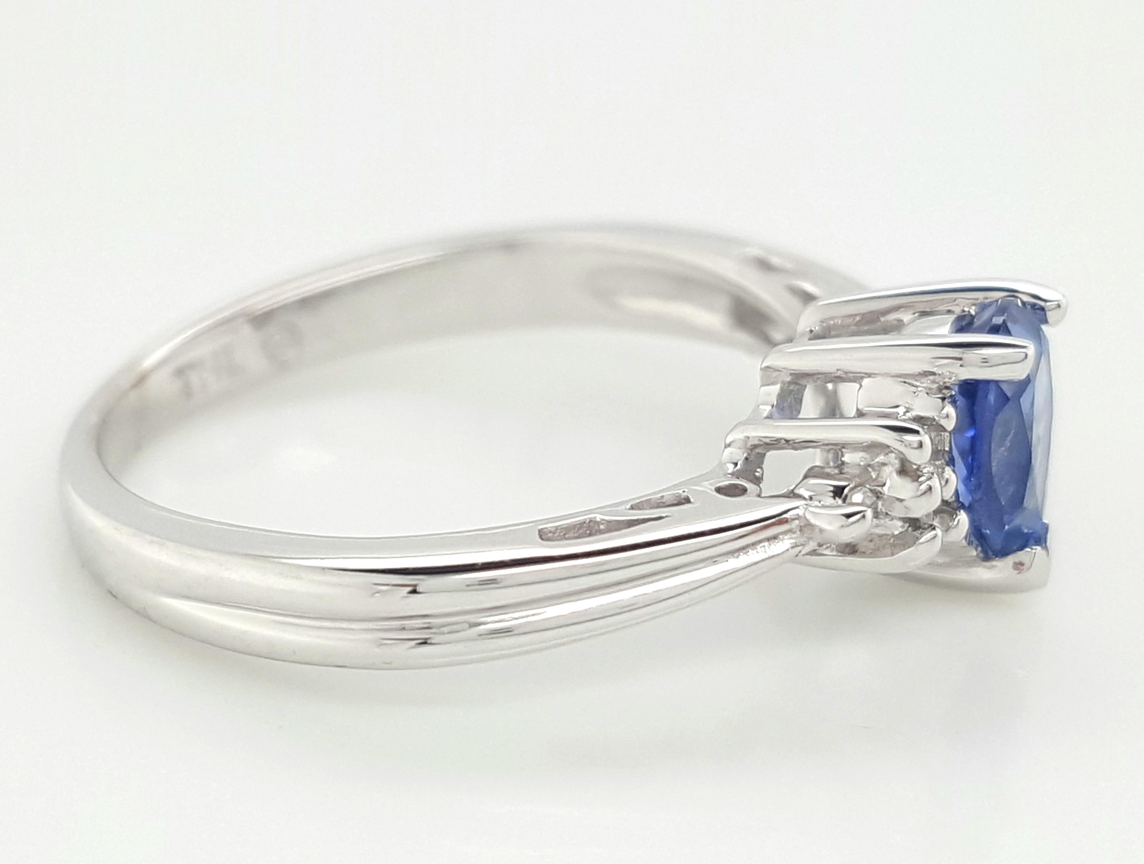 14 Karat White Gold Pear Shape Sapphire and Diamond Ring For Sale 2