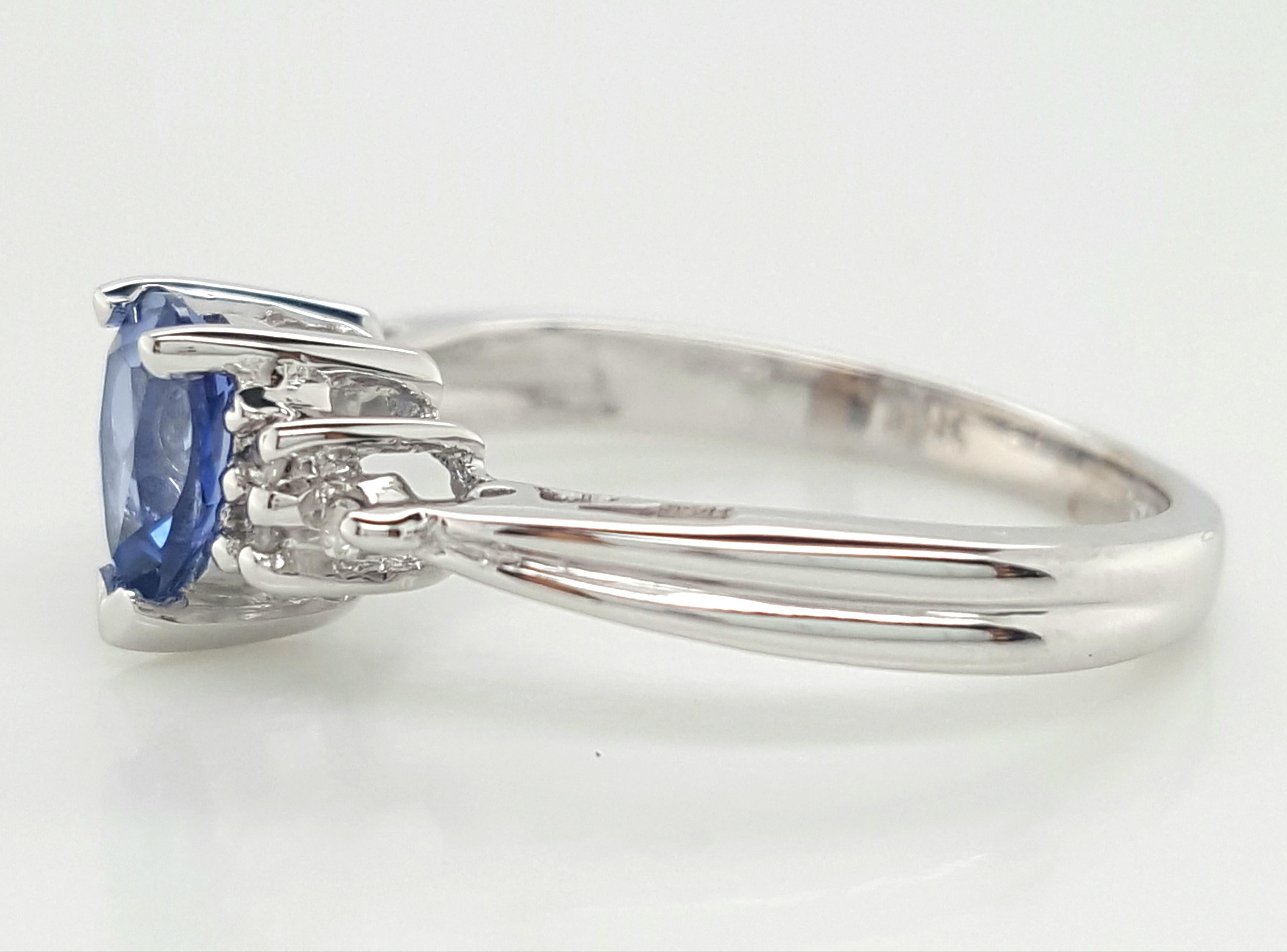 14 Karat White Gold Pear Shape Sapphire and Diamond Ring For Sale 3