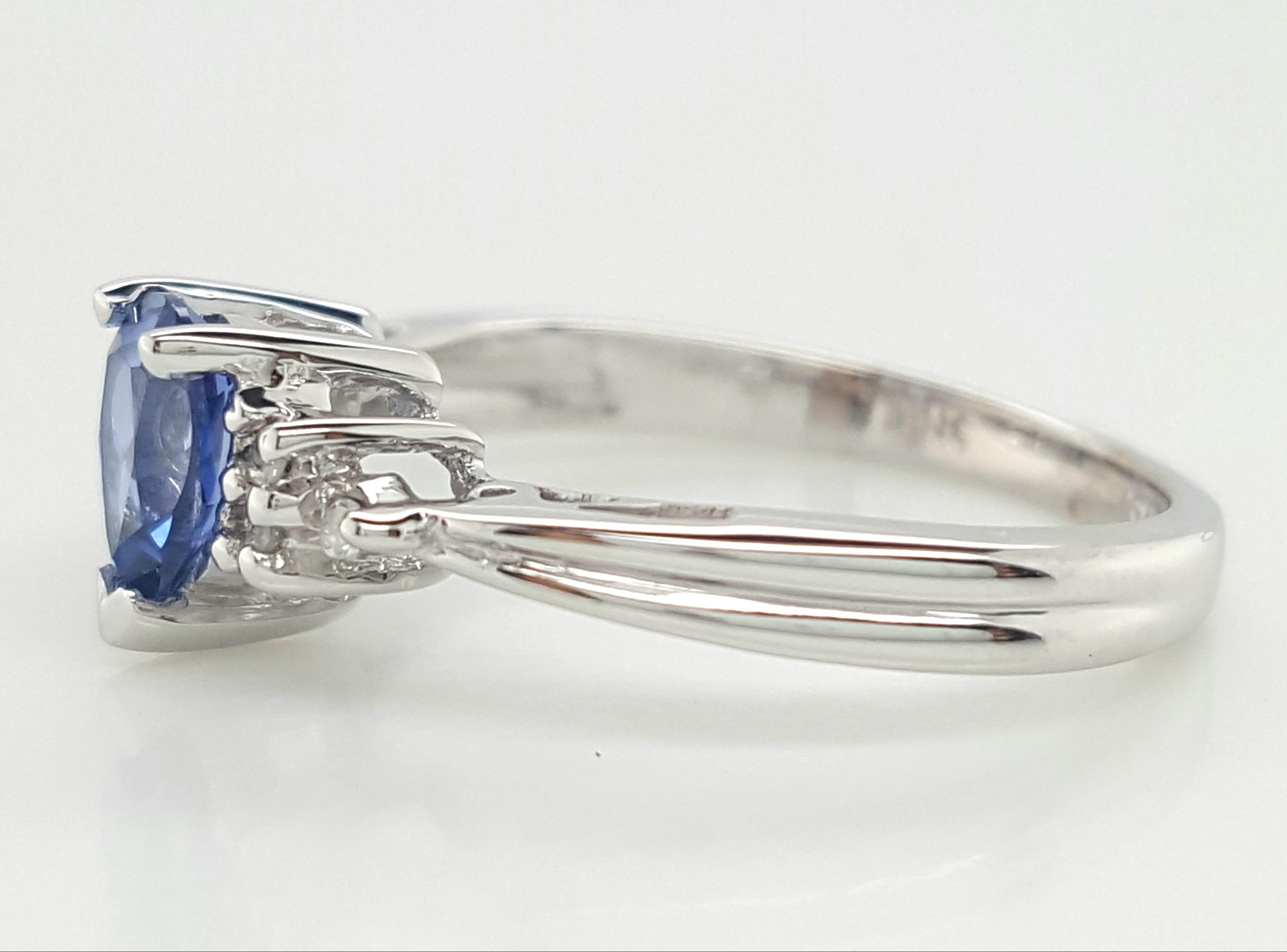 14 Karat White Gold Pear Shape Sapphire and Diamond Ring For Sale 3