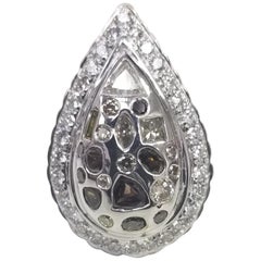 Incastonatura a forma di pera in oro bianco 14 carati con diamanti naturali bianchi e marroni