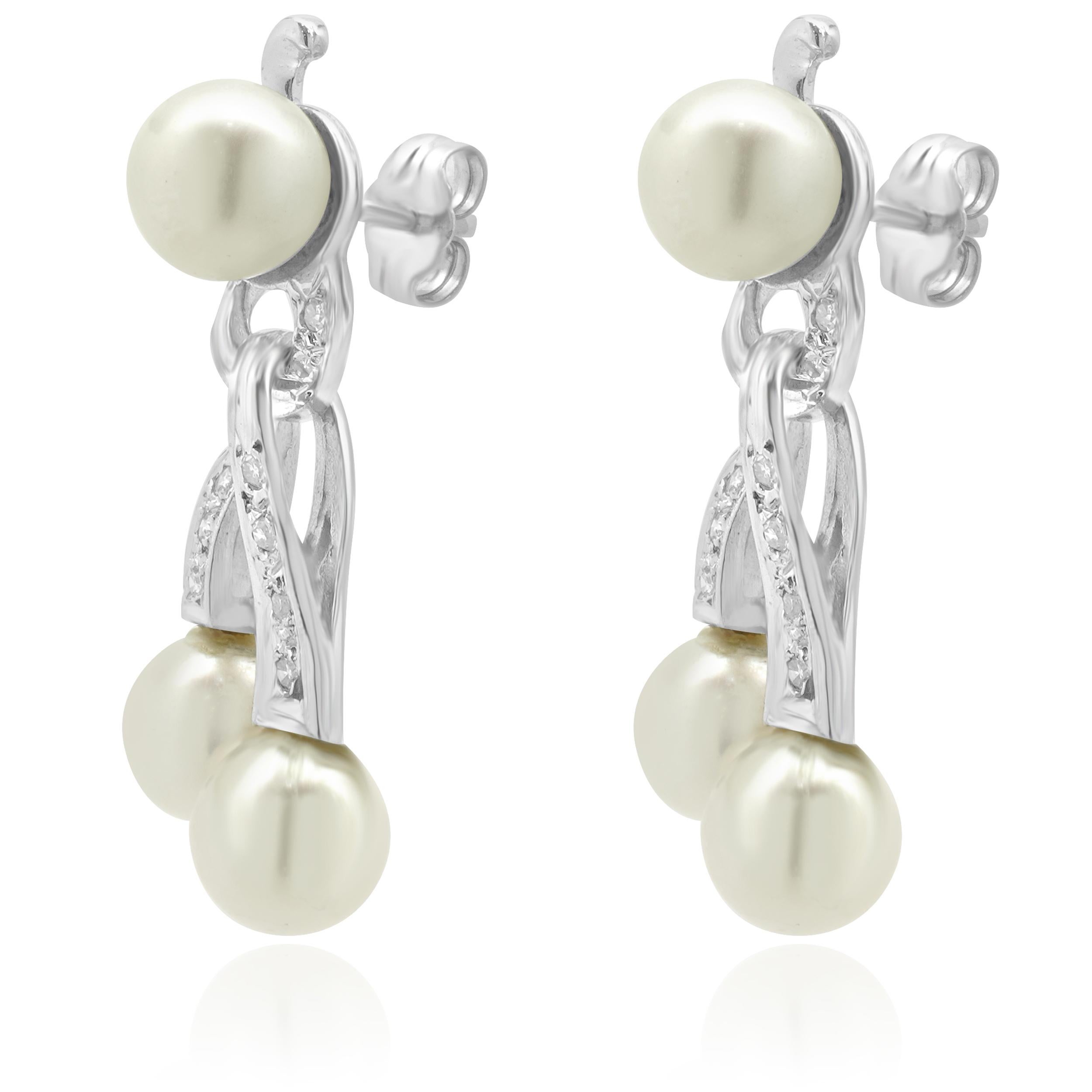 Designer: custom
Material: 14K white gold
Diamond: 18 round cut = 0.20cttw
Color: H
Clarity: SI1
Weight: 7.30 grams