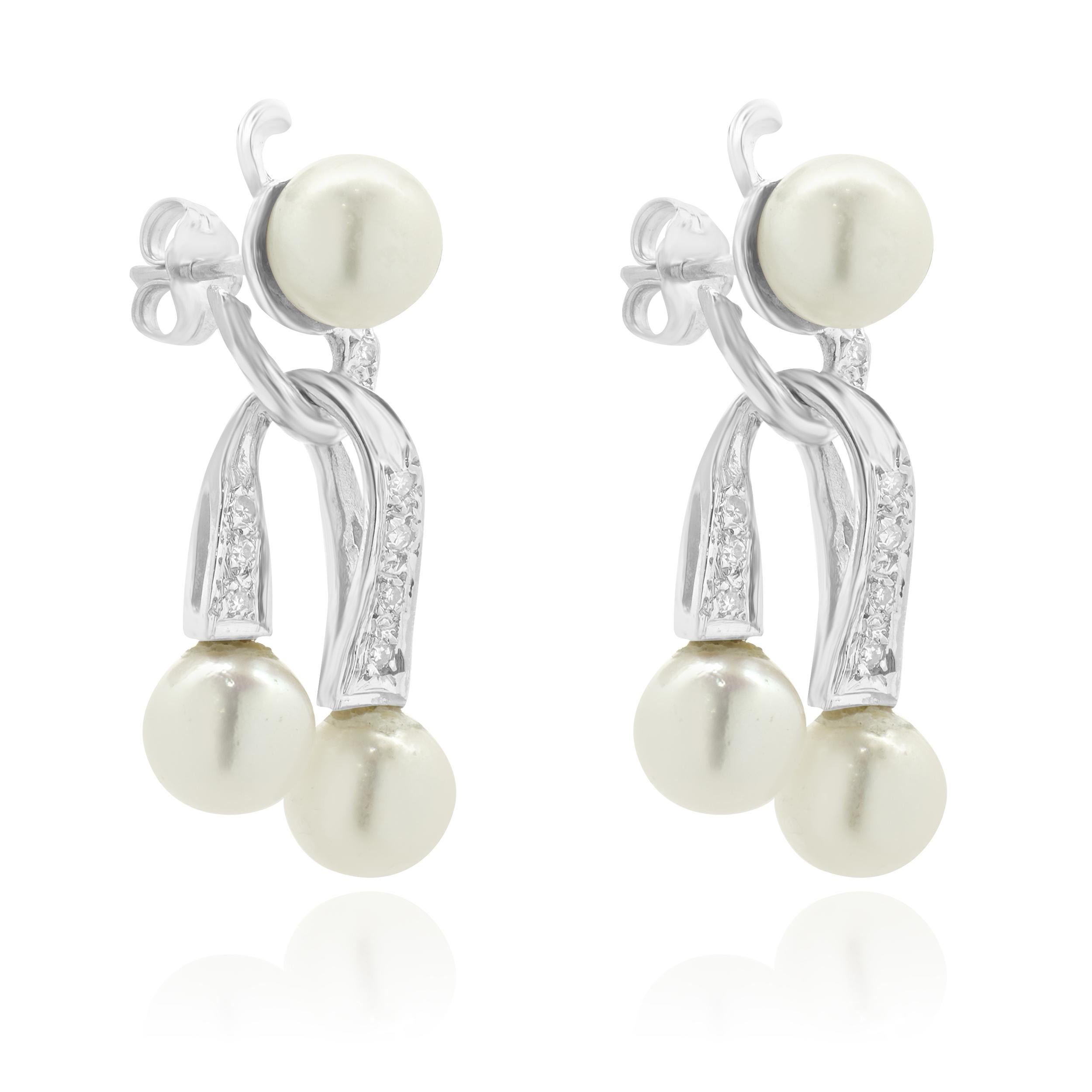 14 Karat White Gold Pearl and Diamond Dangle Earrings Corte redondo en venta