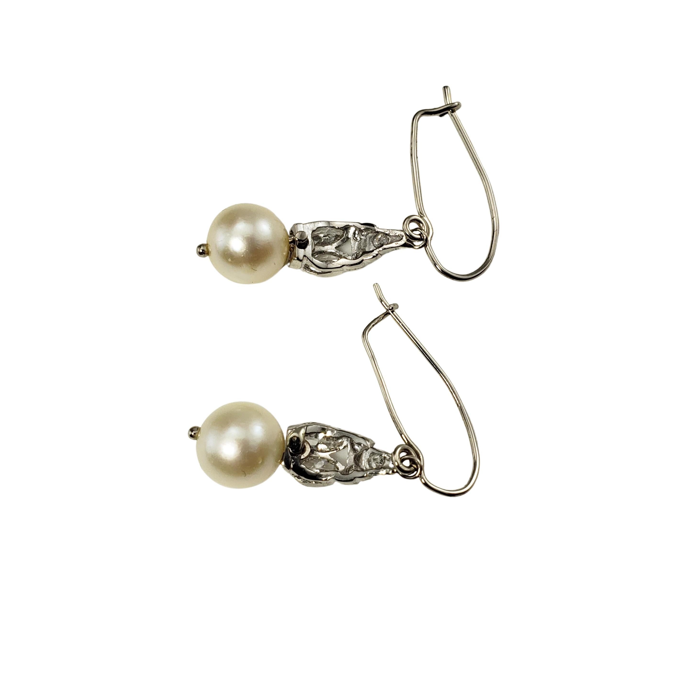 14 Karat White Gold Pearl and Diamond Dangle Earrings In Good Condition In Washington Depot, CT