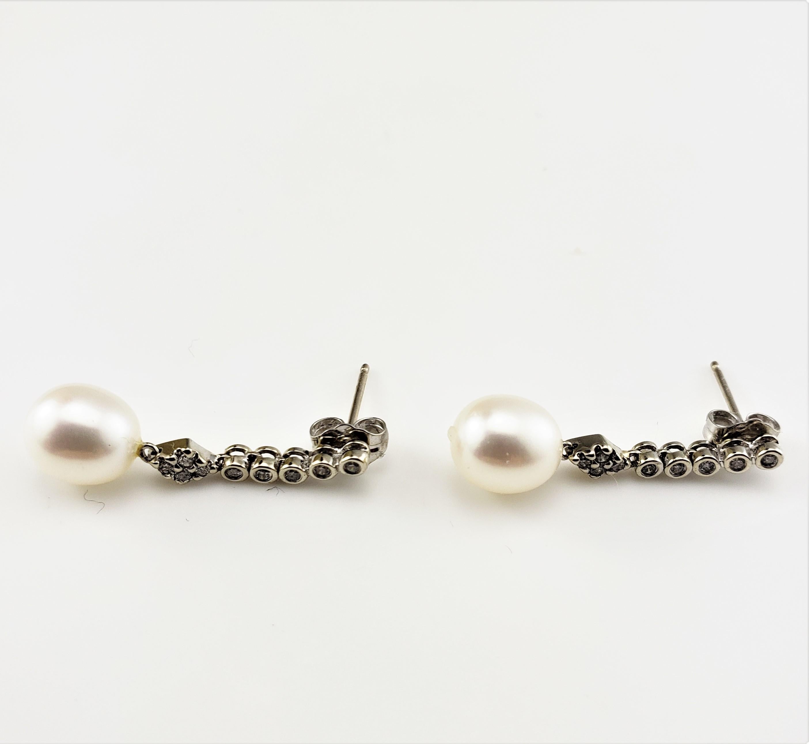 14 Karat White Gold Pearl and Diamond Dangle Earrings In Good Condition For Sale In Washington Depot, CT