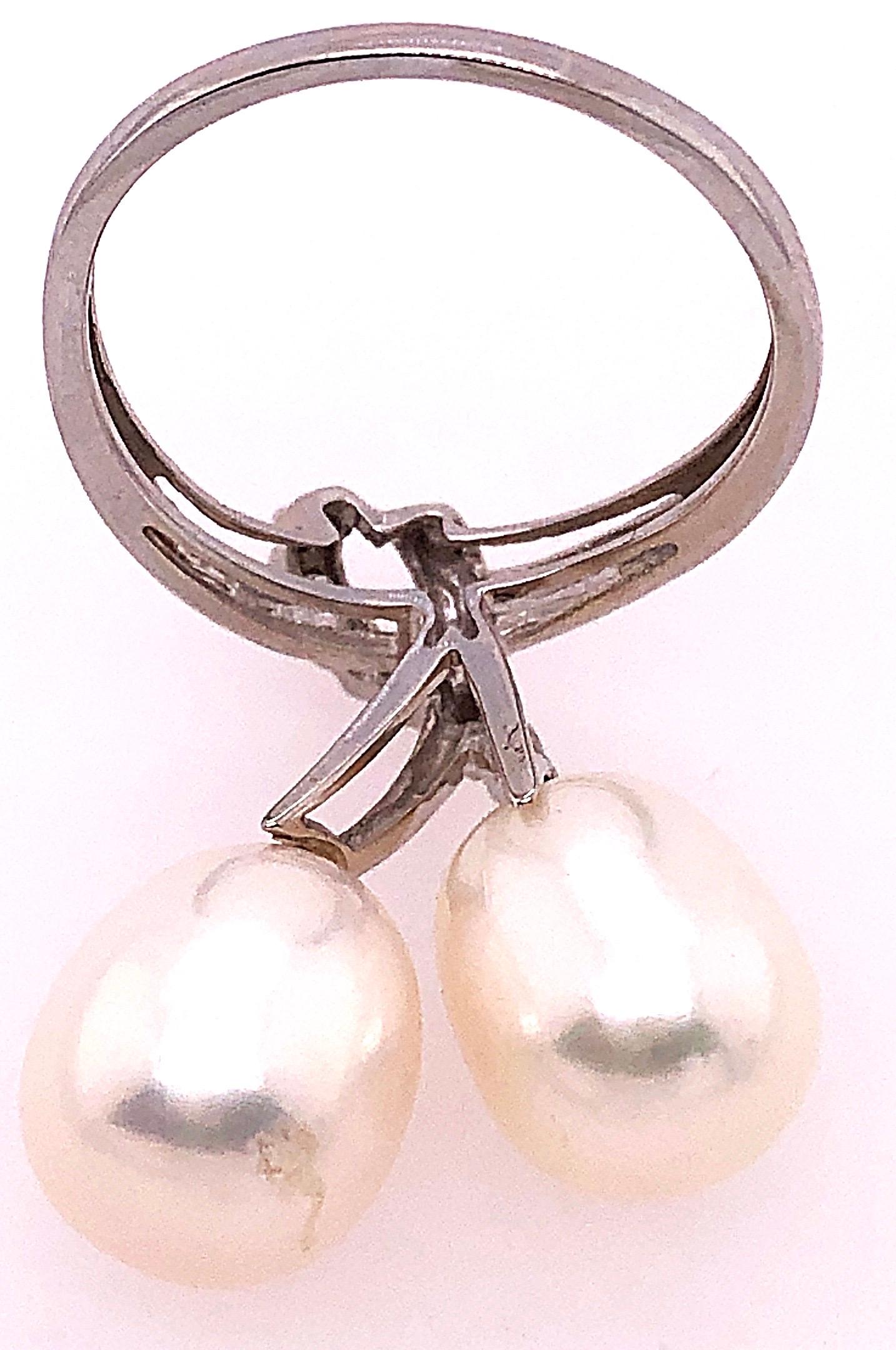 Bague de forme libre en or blanc 14 carats avec perles et diamants Pour femmes en vente