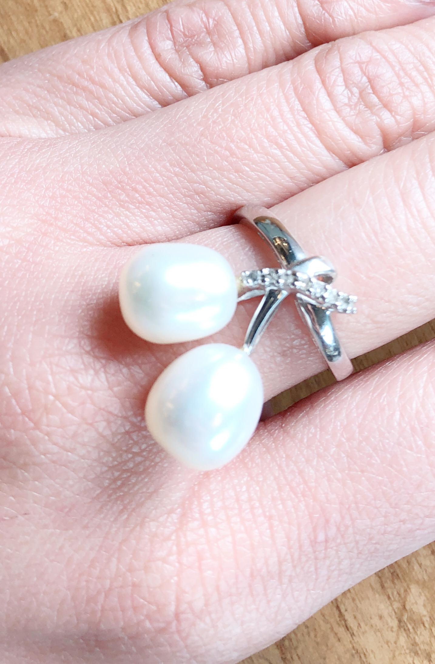 14 Karat White Gold Pearl and Diamond Freeform Ring For Sale 2