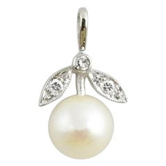 14 Karat White Gold Pearl and Diamond Pendant Vintage 14 Karat White Gold Pearl and Diamond Pendant