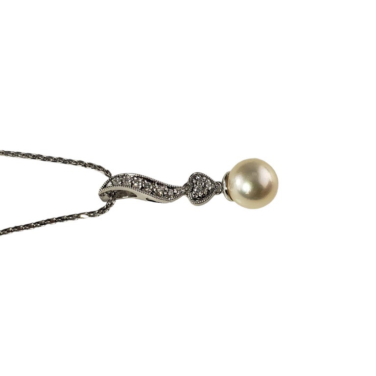 14 Karat White Gold Pearl and Diamond Pendant Necklace For Sale at 1stDibs