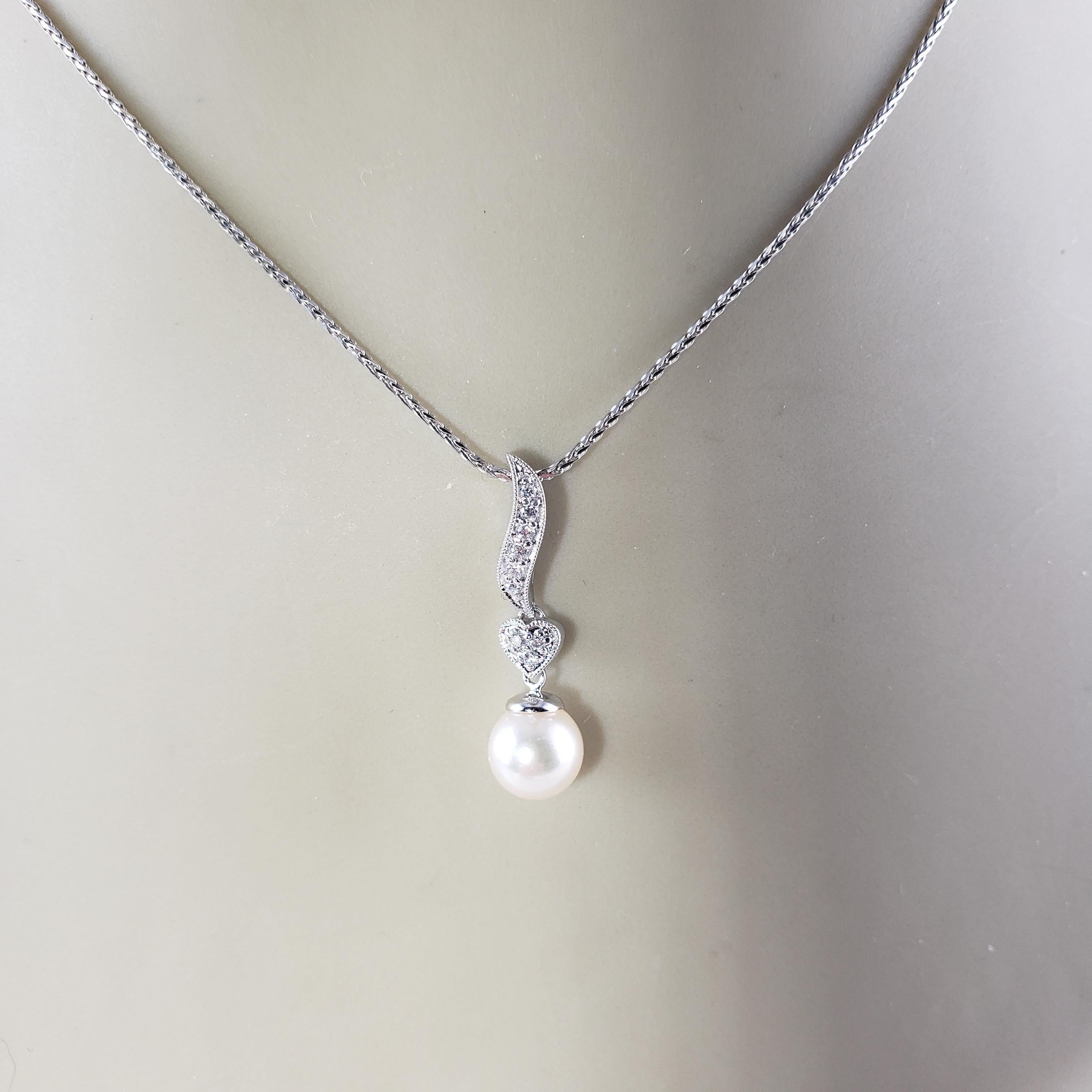 14 Karat White Gold Pearl and Diamond Pendant Necklace For Sale 2