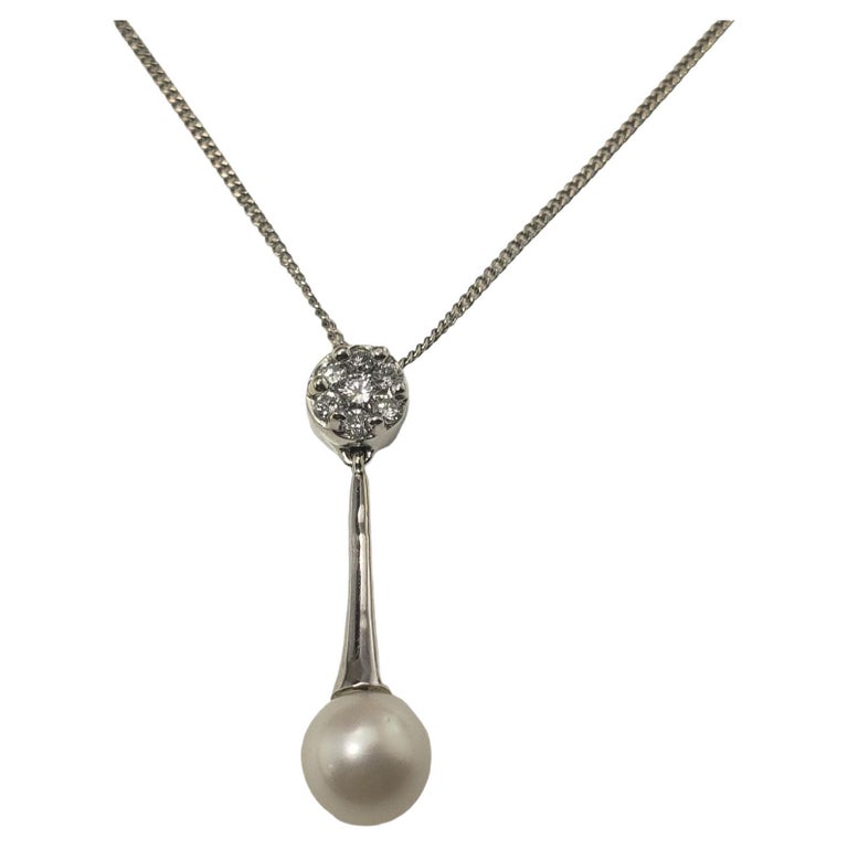 14 Karat White Gold Pearl and Diamond Pendant Necklace For Sale at 1stDibs