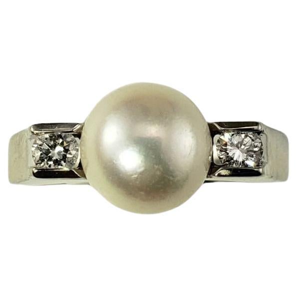 14 Karat White Gold Pearl and Diamond Ring Size 5.5 #17063 For Sale